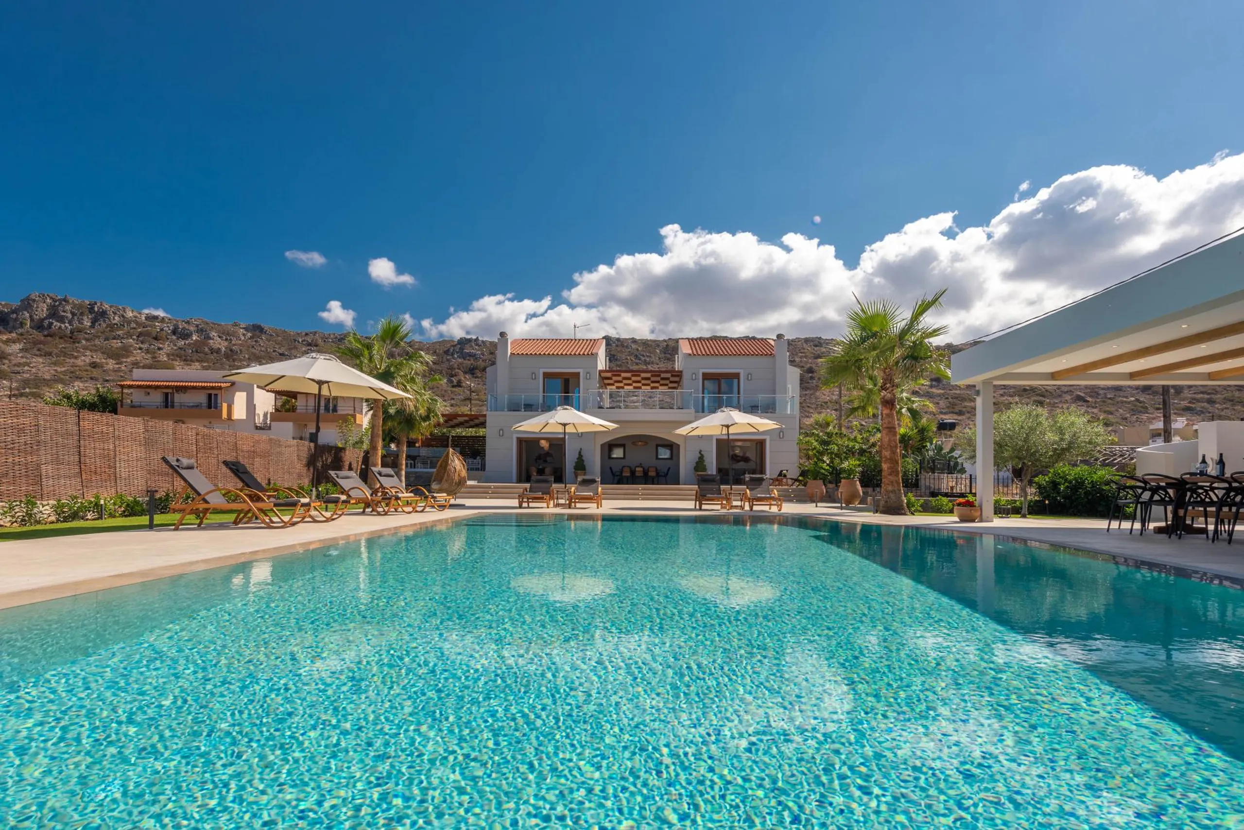 Luxurious 6-Bedroom Villa with Pool, Sea Views & Walkable Beach Access, Malia