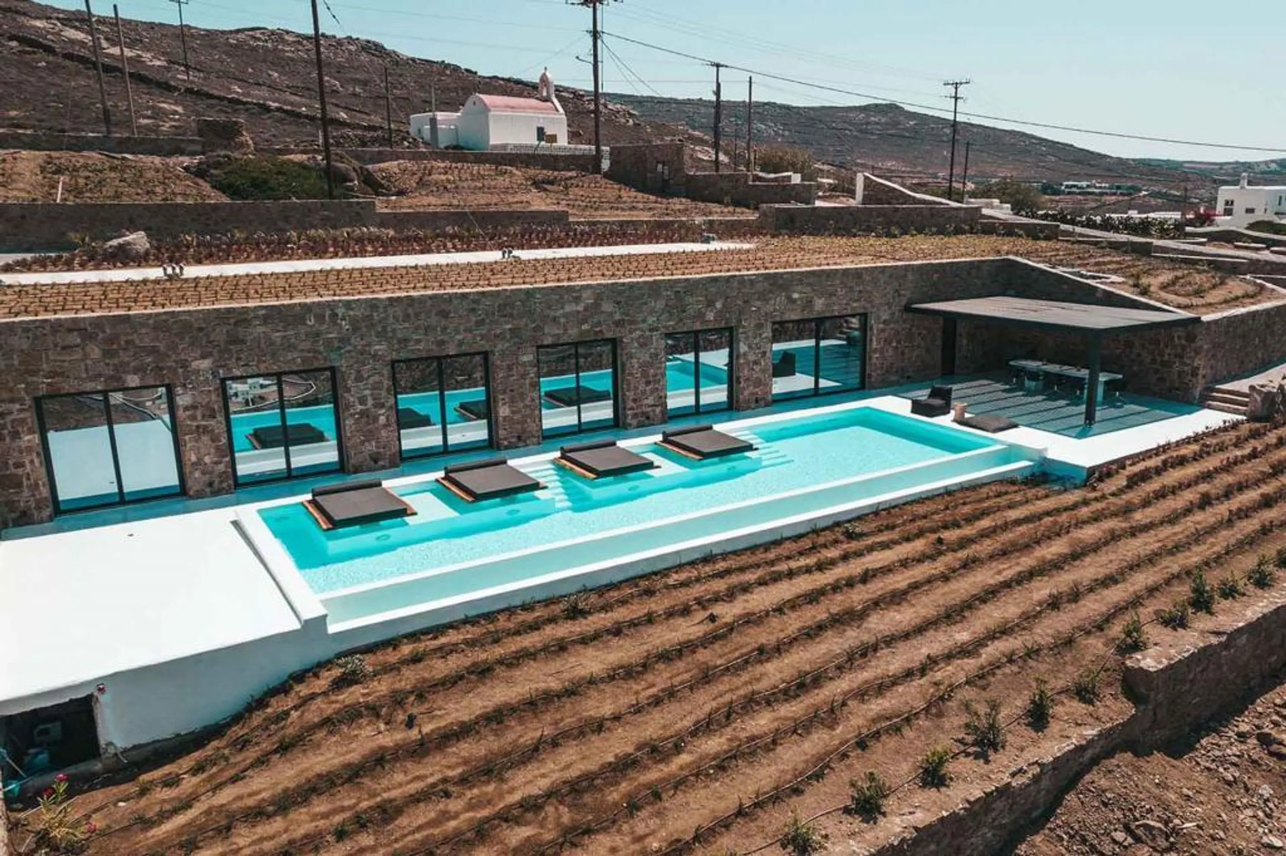 Majestic Seaside Haven with Overlooking Infinity Pool — photograph 3