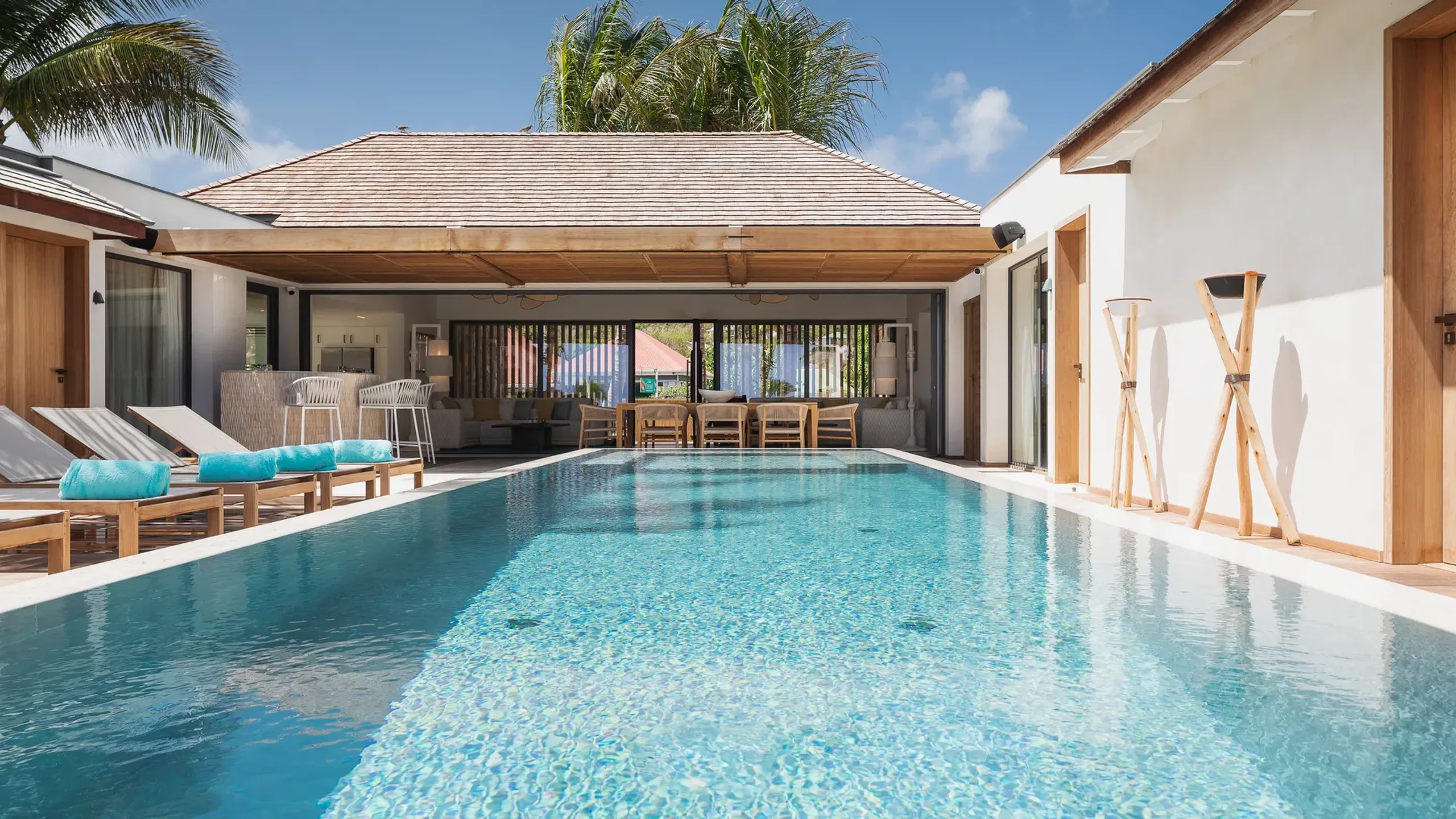 Beachside Paradise Luxe Villa in Lorient with Private Heated Pool — photograph 2