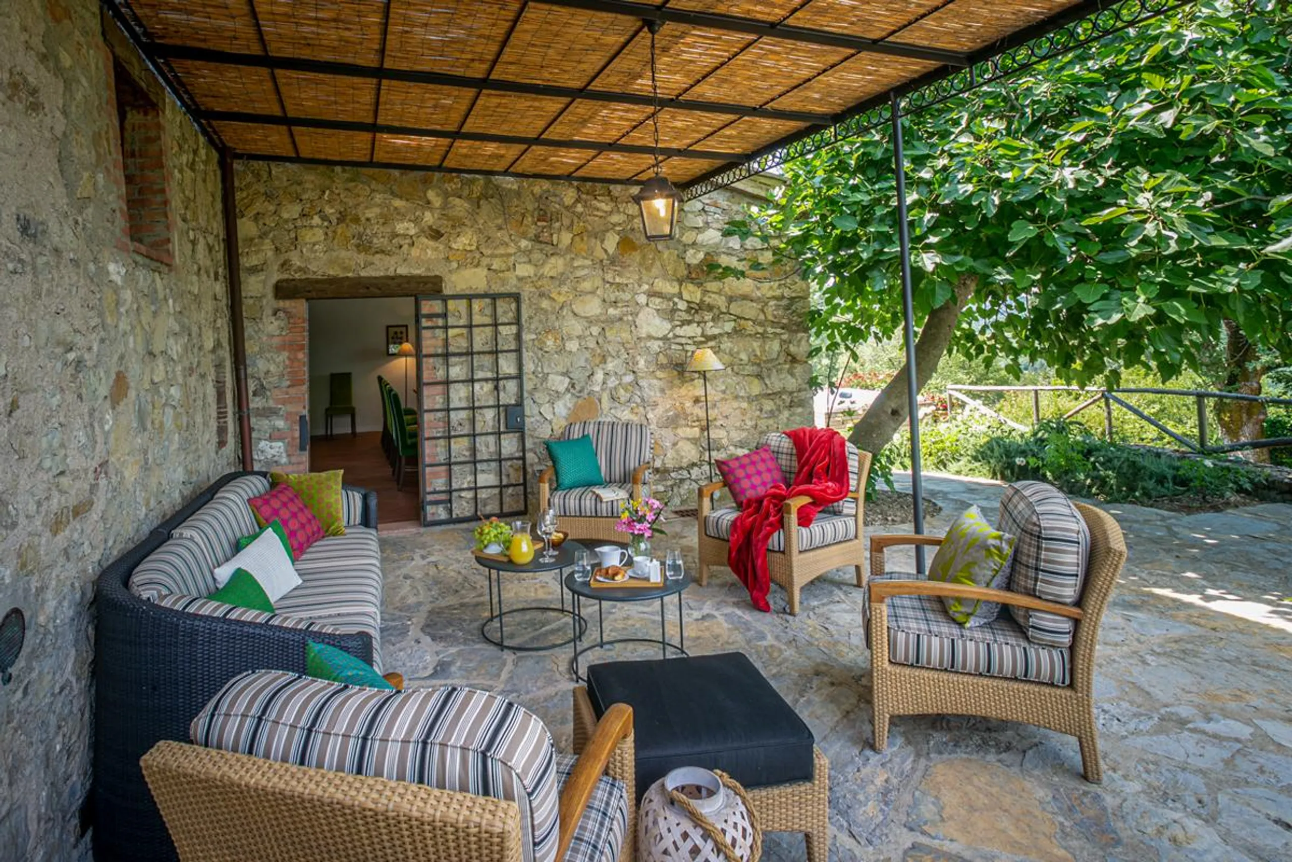 Glorious Tuscan Villa with Private Pool, Jacuzzi and Dining Terraces — photograph 10