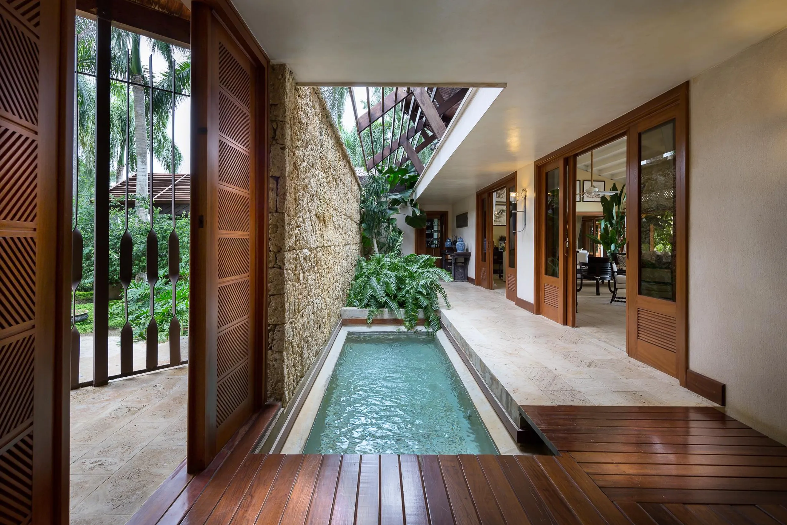 Elegant Casa de Campo Estate with Large Private Pool and Amazing Gardens — photograph 11