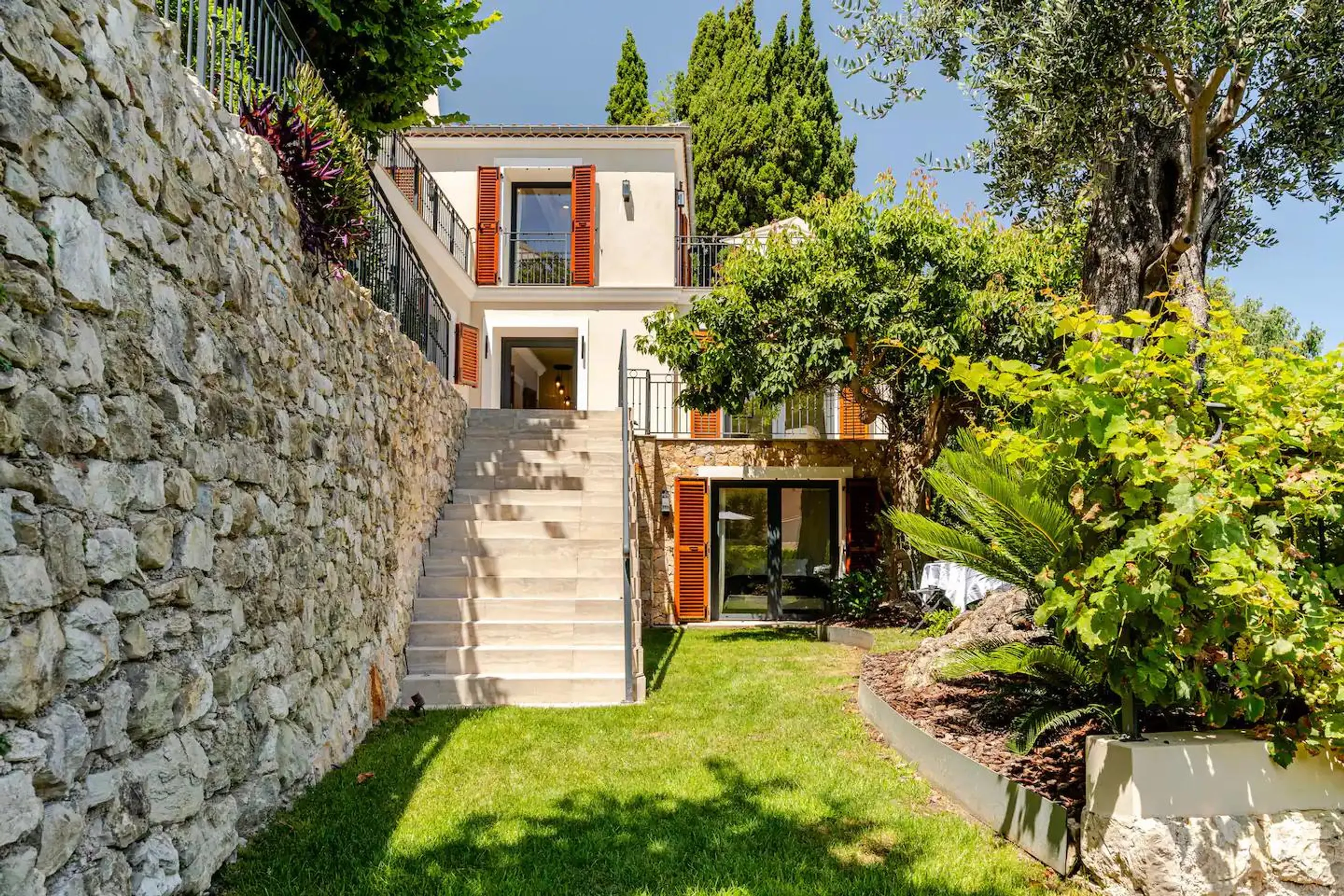 Serene Villa in Cap Ferrat with Private Pool and Breathtaking Panoramic Views of the Mediterranean Sea, Saint Jean Cap Ferrat