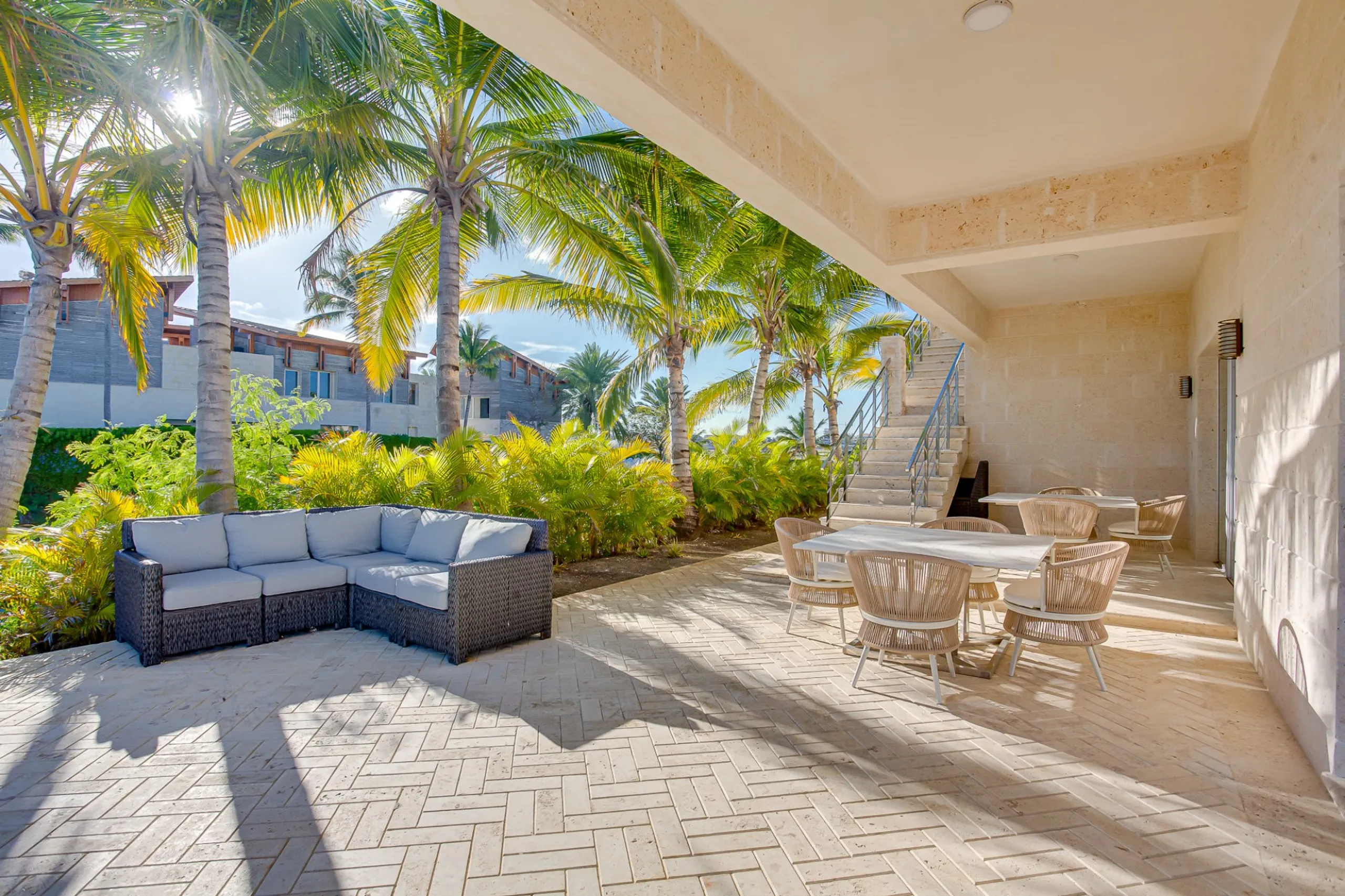 Majestic 11-Bedroom Beachfront Villa with Private Infinity Pool, and Private Beach — photograph 11