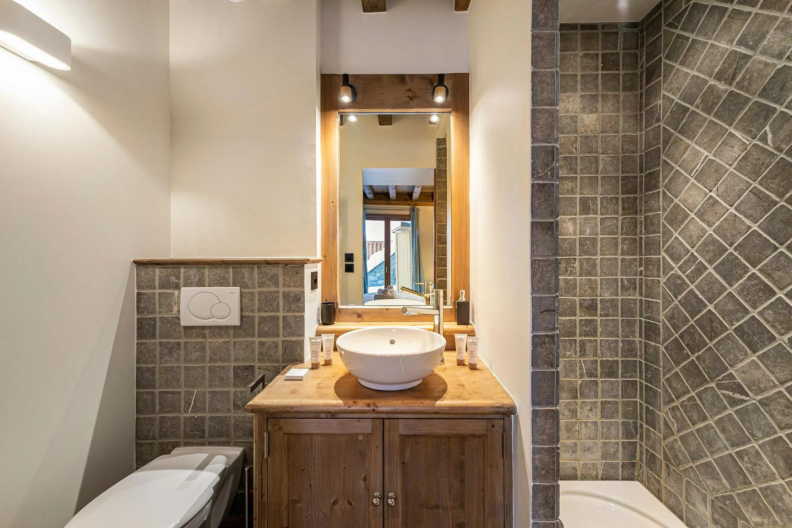 Posh Contemporary Villa with Sauna and Mountain Views — photograph 7