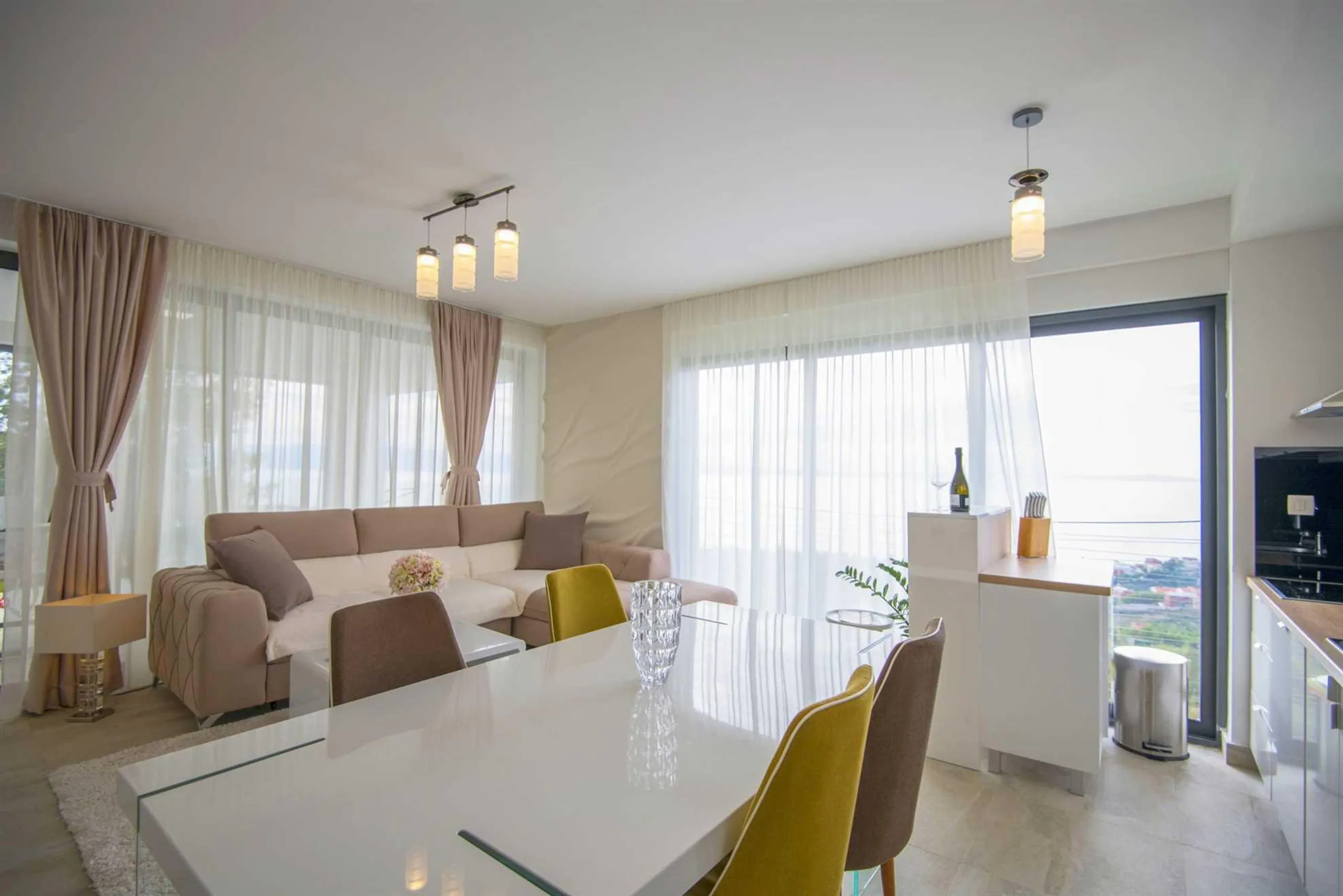 Posh Two-Story Villa with Pool and Breathtaking Views in Dalmatia — photograph 6