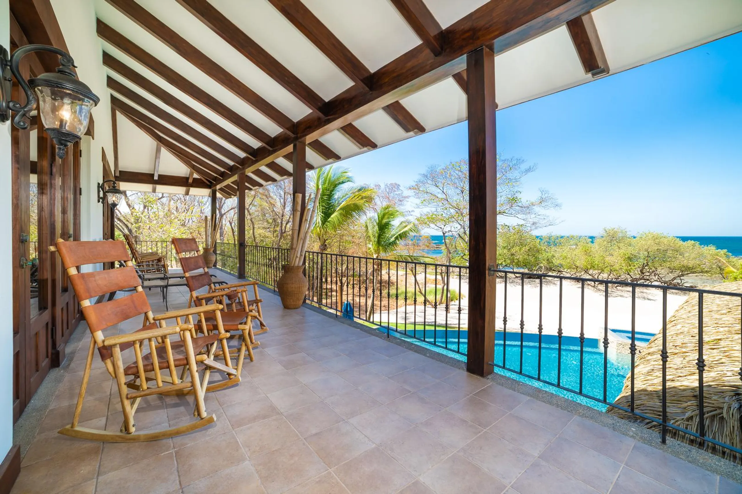 Perfect Playa Langosta Estate with Invigorating Pool and Jacuzzi — photograph 12