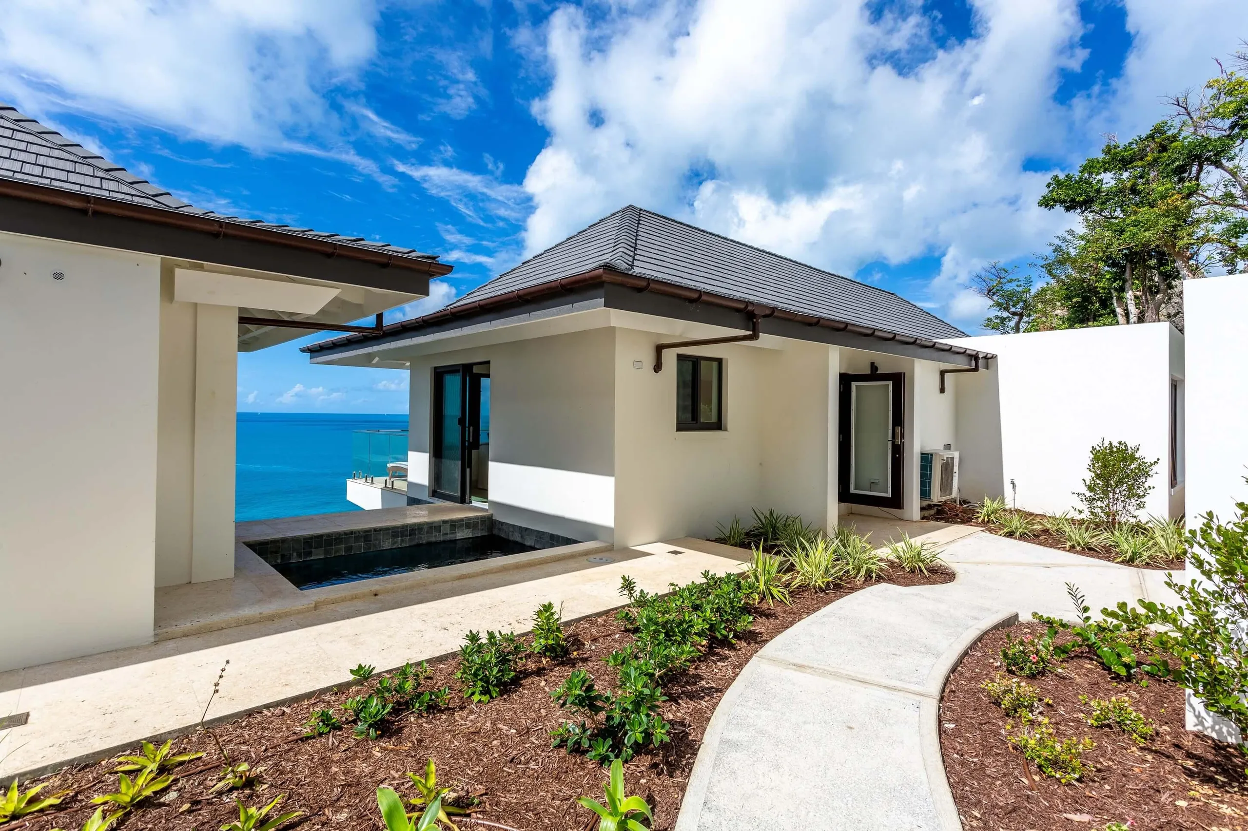 Ocean View Luxury Villa with Infinity Lounge Pool and Stunning Ocean Views — photograph 8