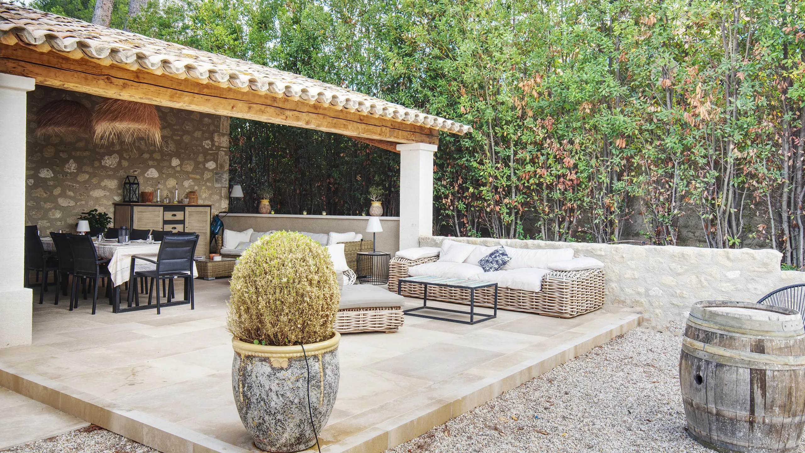 Escapade Elegance with Pool — photograph 8
