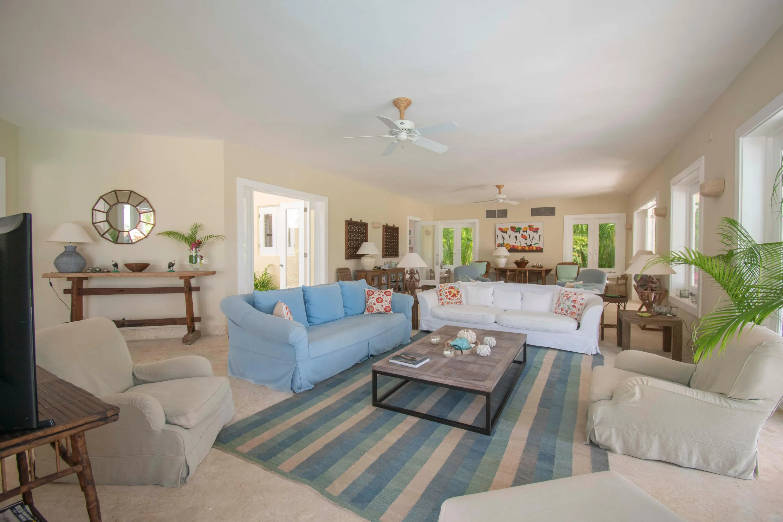Resplendent Punta Cana Villa with Invigorating Pool — photograph 2