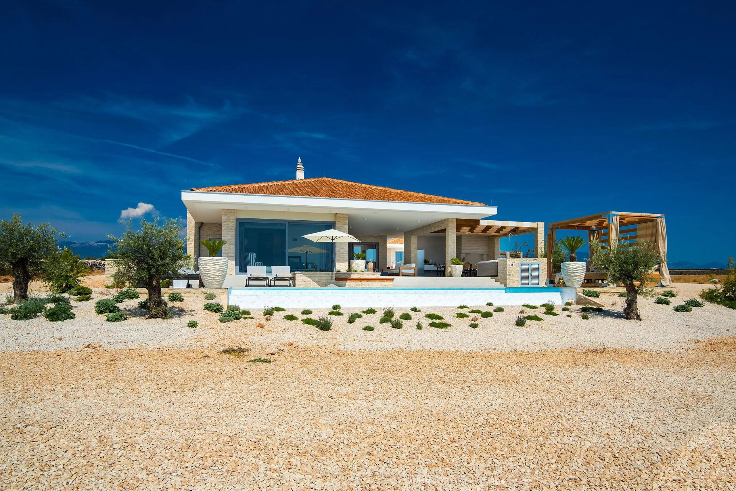 Captivating Villa Oasis in Novalja with Private Infinity Pool and Amazing Sea Views — photograph 7