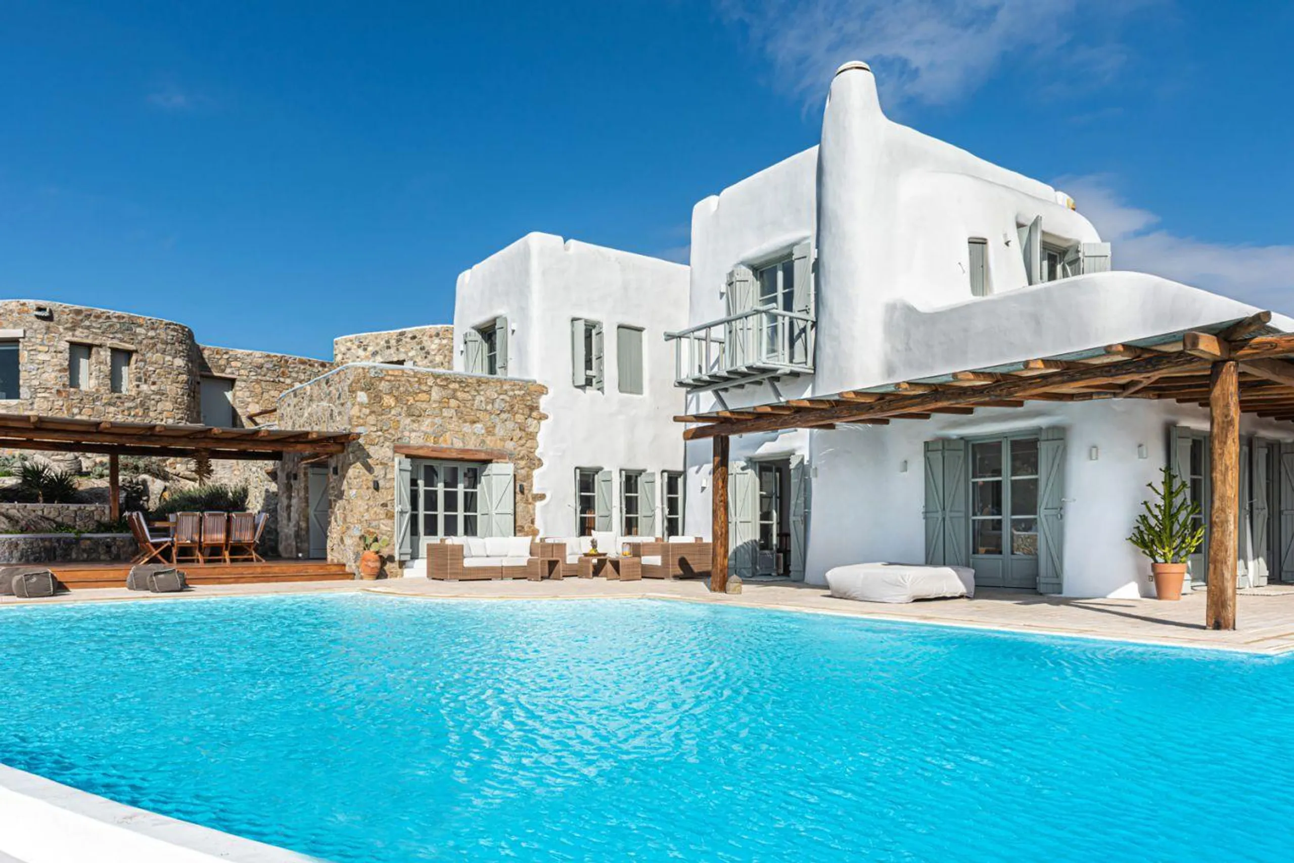 Grandiose Mykonos Villa with Gorgeous Pool and Sea Views, Tourlos