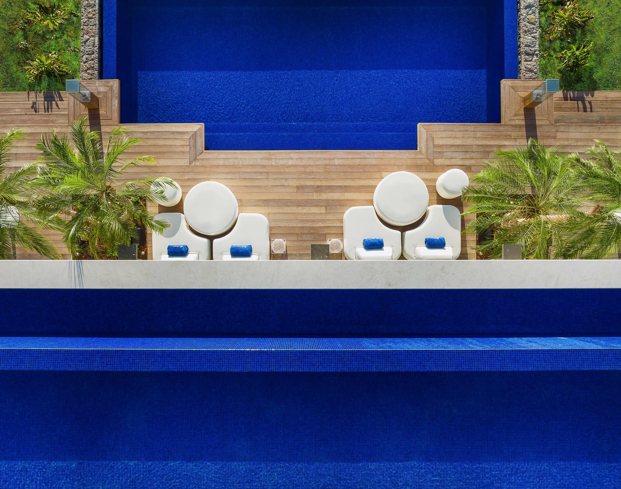 Majestic Ultra Villa with Infinity Pools and Ocean Views — photograph 7