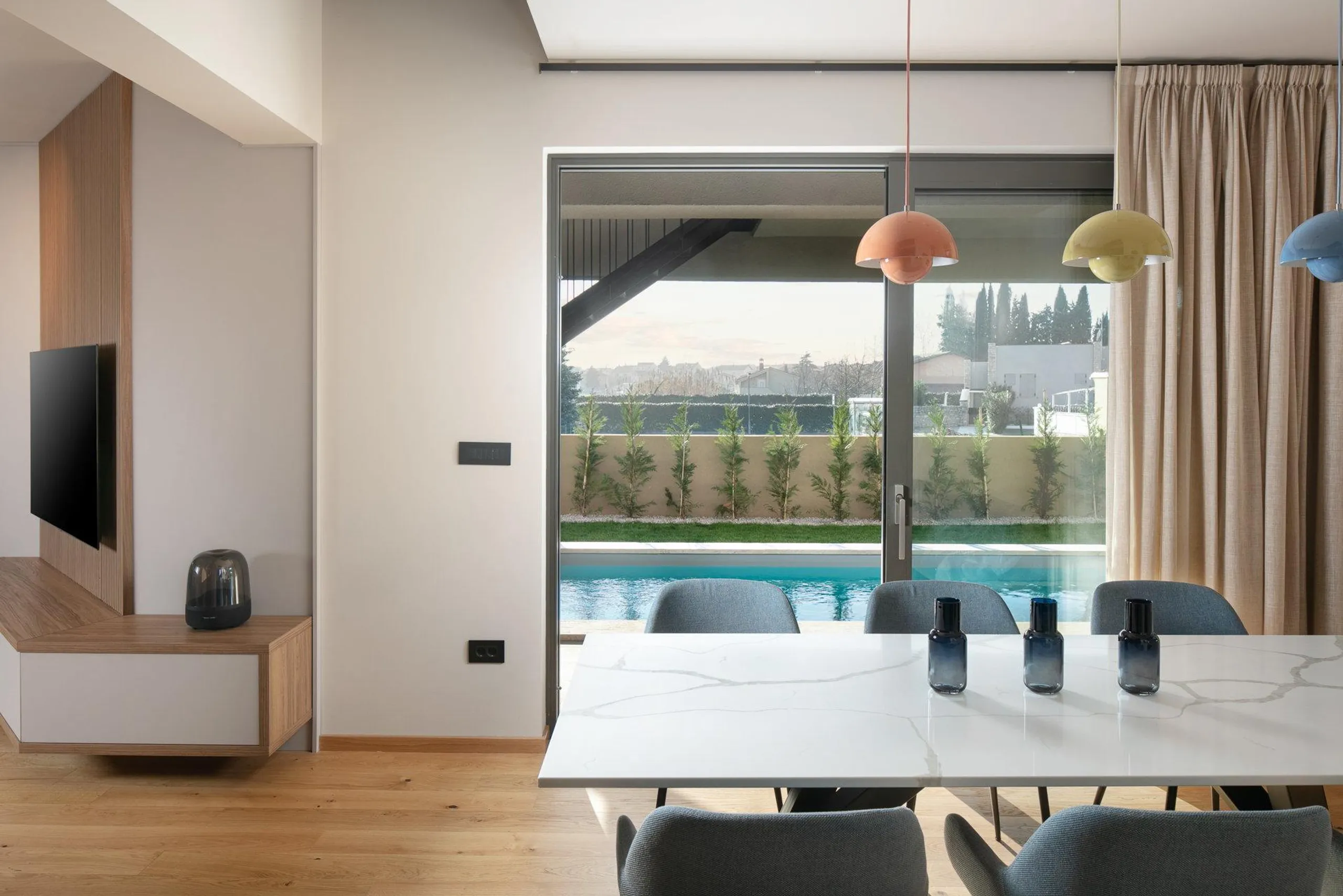 Sensational Contemporary Villa with Pool and  Panoramic Views — photograph 10