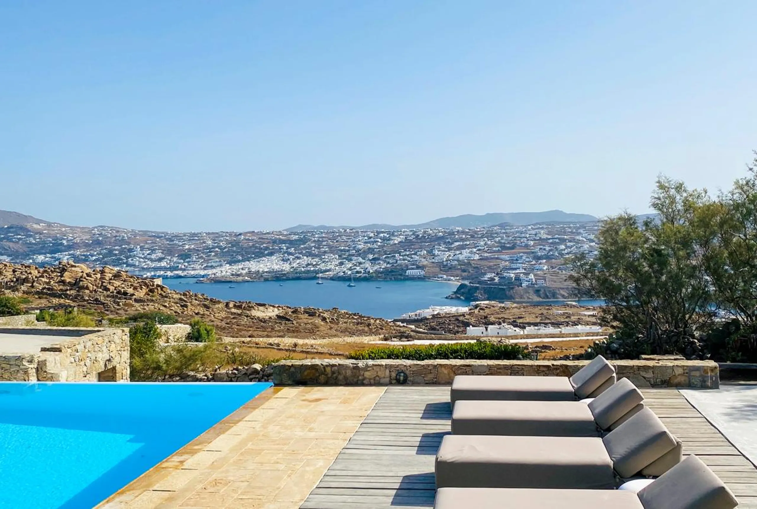 Lavish Cycladic Villa with Pool and Overlooking Mykonos View — photograph 7