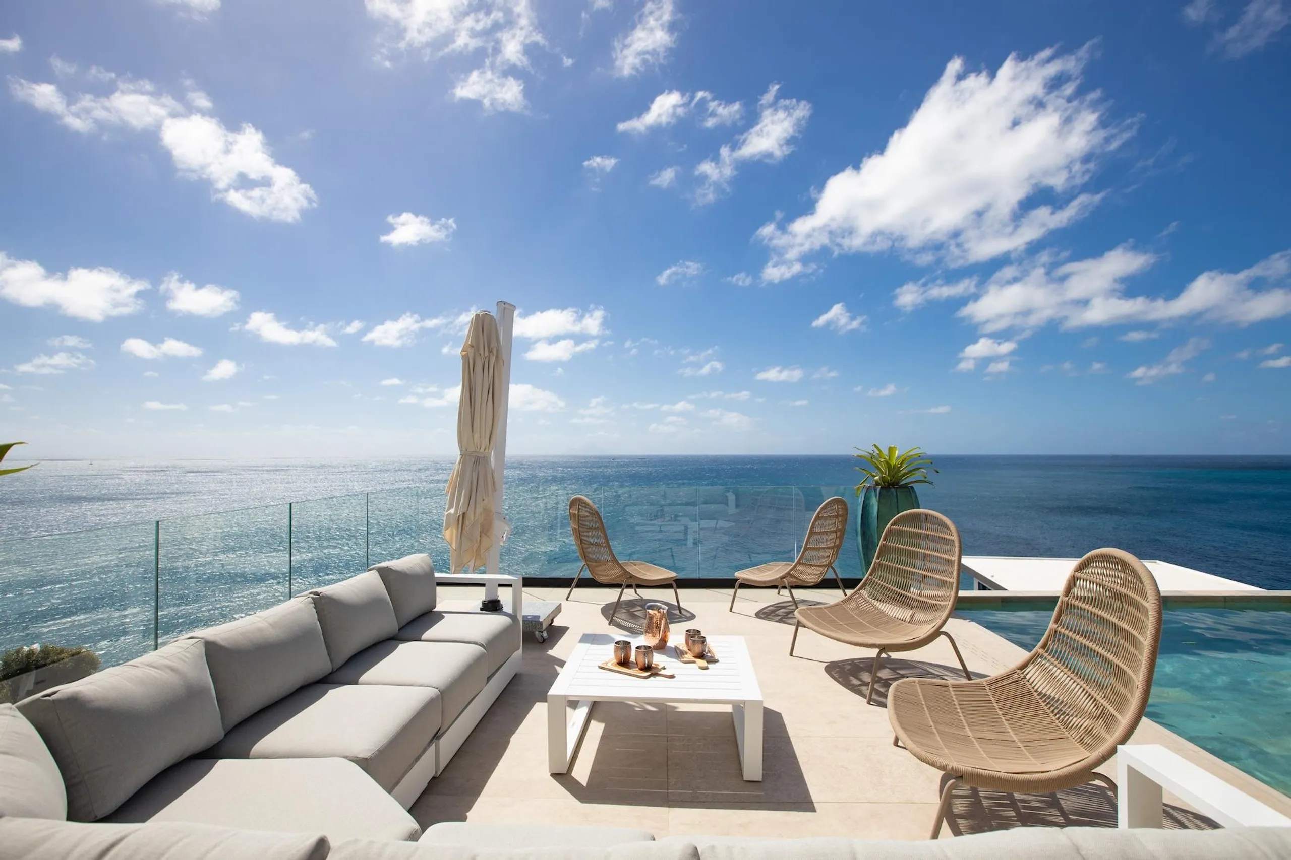 Indigo Bay Villa: A Masterpiece of Modern Design on Sint Maarten's Coast — photograph 3