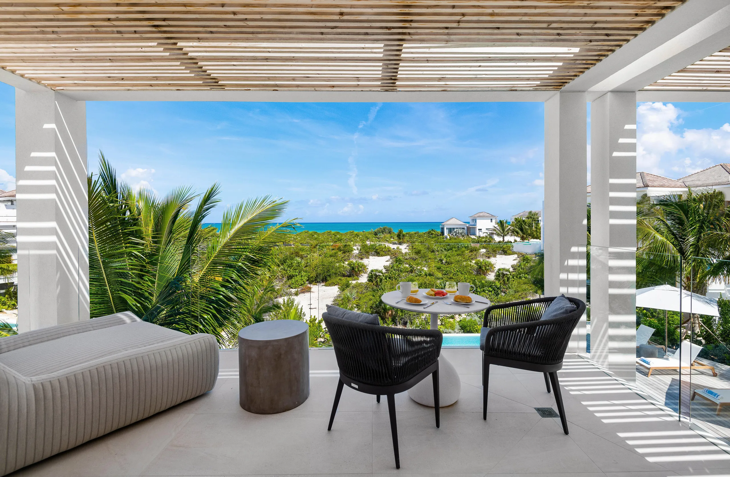 Elegant Luxe Estate in Turks & Caicos with Breathtaking Views of Grace Bay Beach — photograph 12