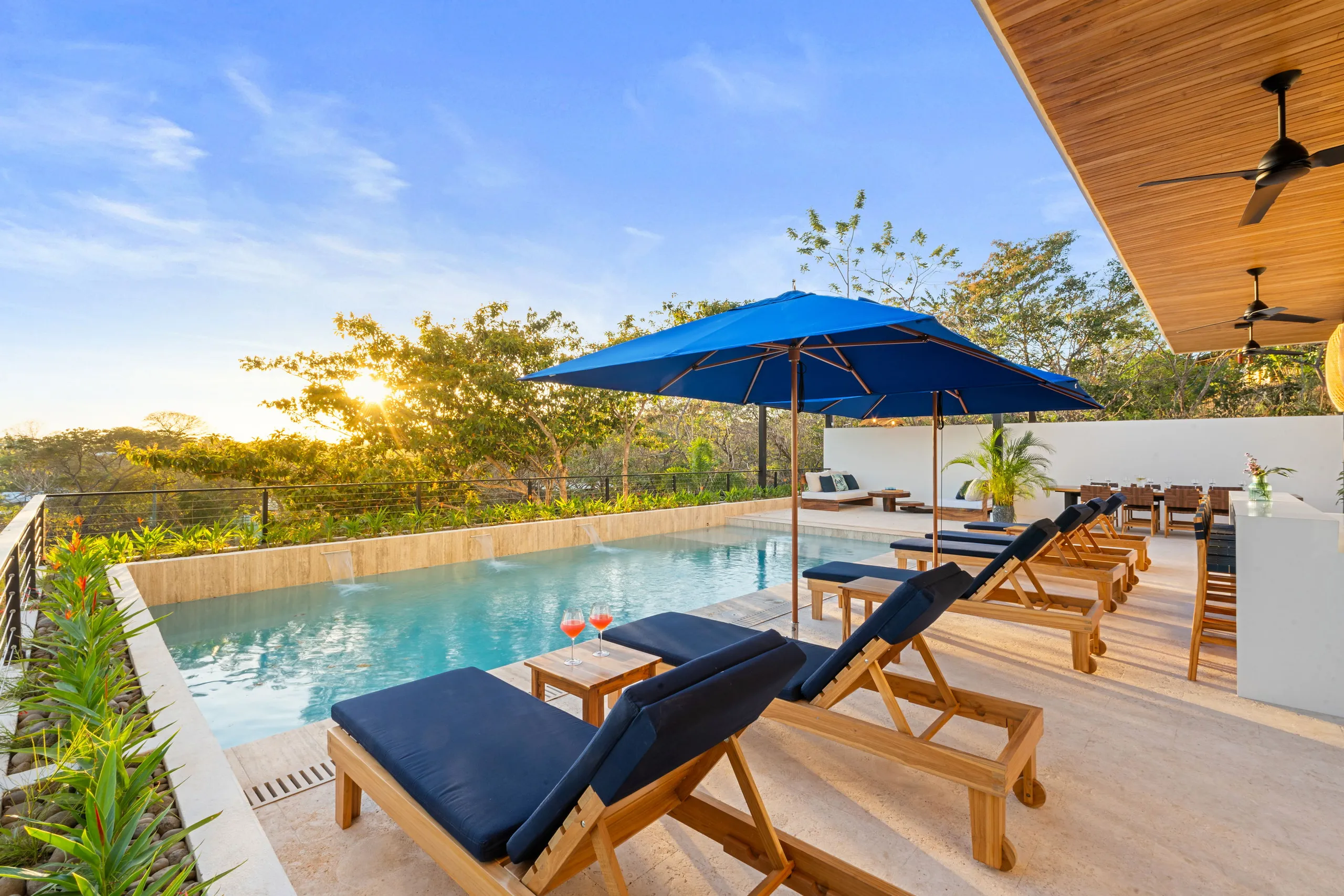 Luxe Hilltop Villa with Private Pool and 360° Views — photograph 4