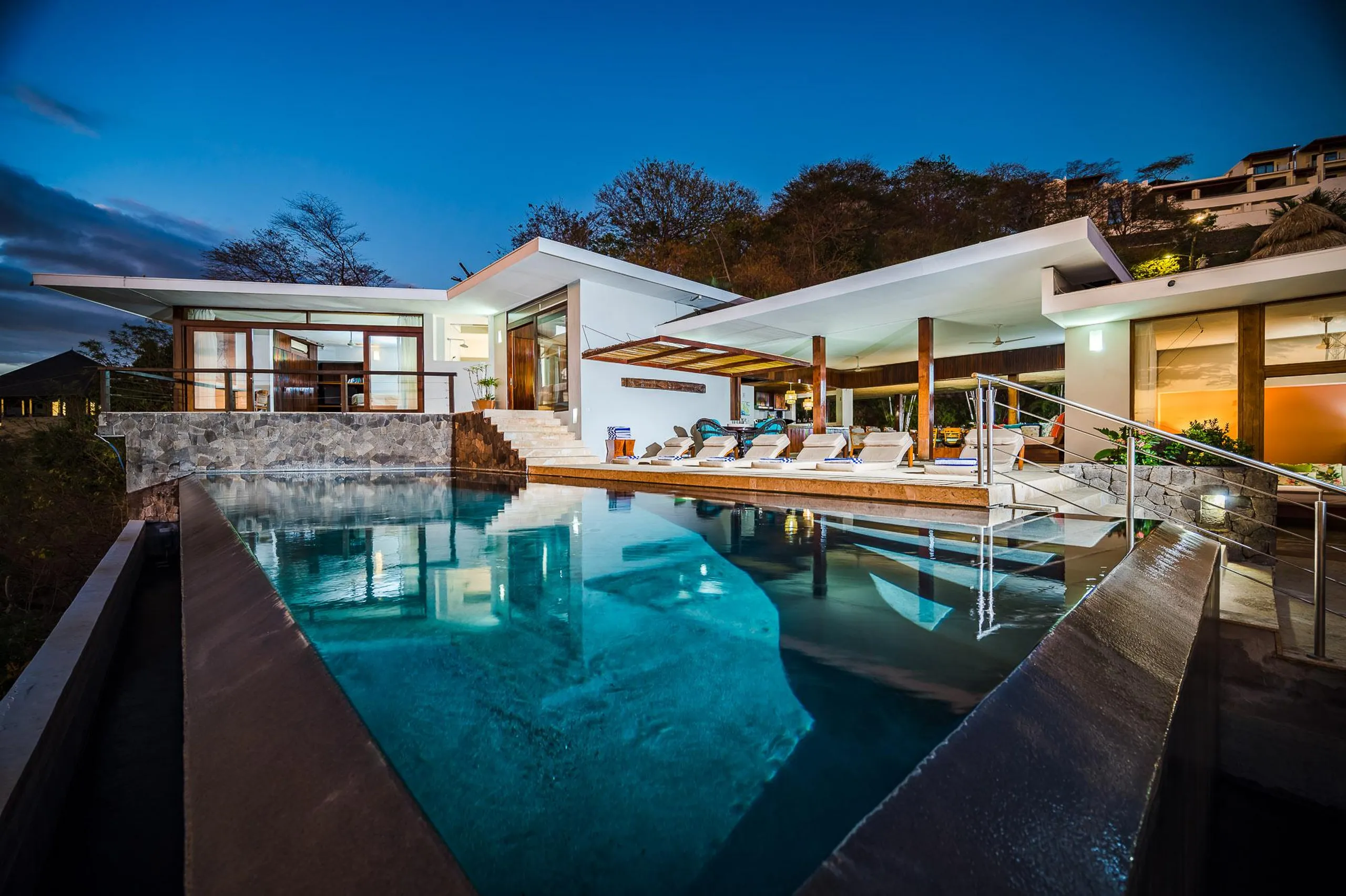 Incredible Oceanview Villa in Tamarindo with Infinity Pool and Jacuzzi — photograph 2