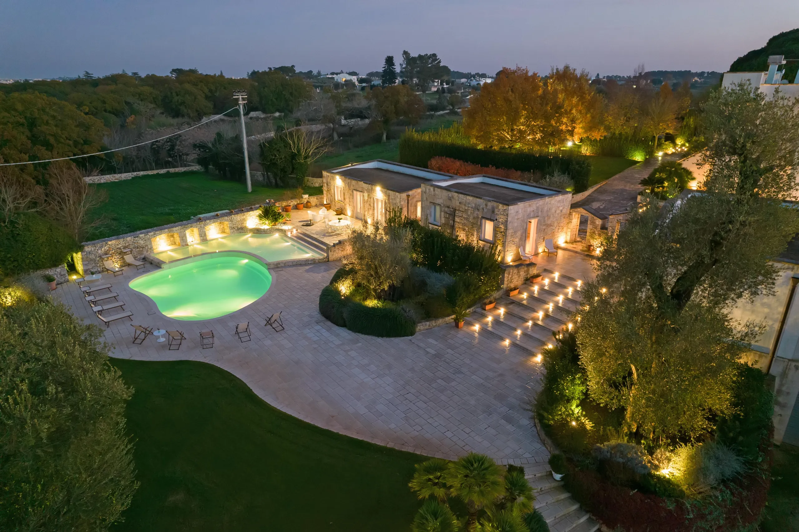 Majestic Apulia Estate with Gorgeous Pool and Exhilarating Views — photograph 9