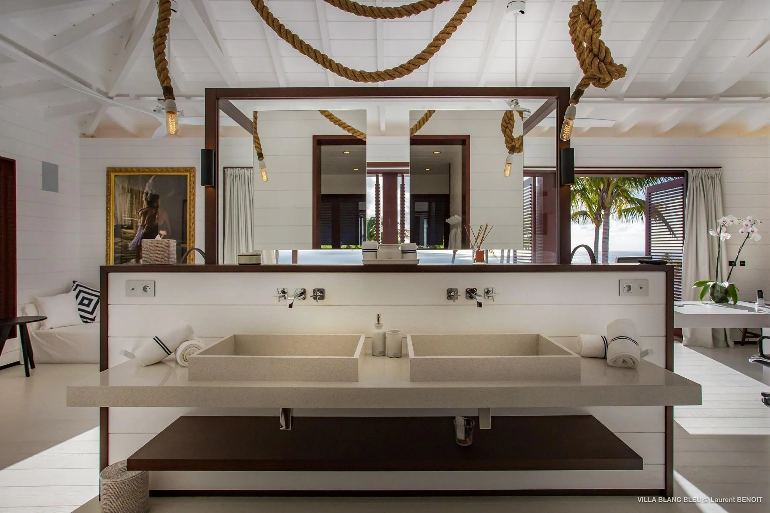 Ornate Paradise Villa with Private Pool and Tennis Court — photograph 11