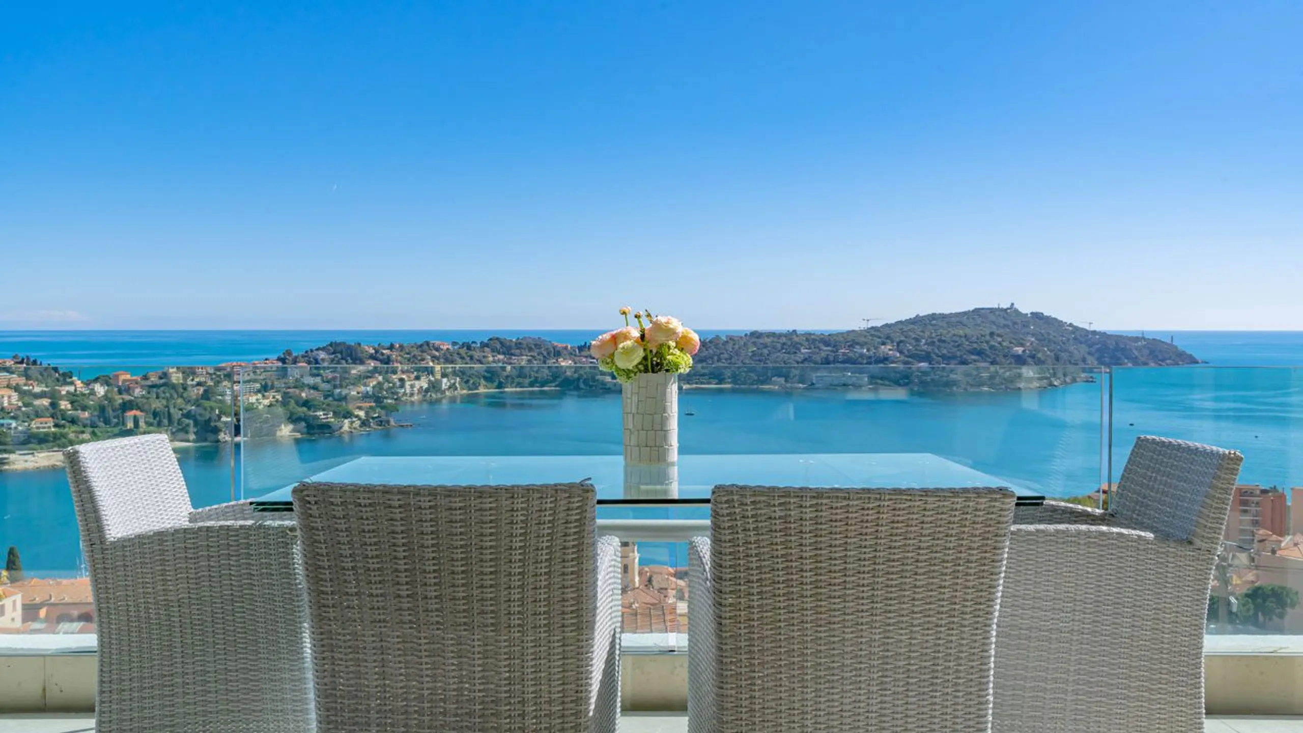 Splendid 4BR Villa with Private Pool and Uninterrupted Côte d’Azur Views — photograph 5