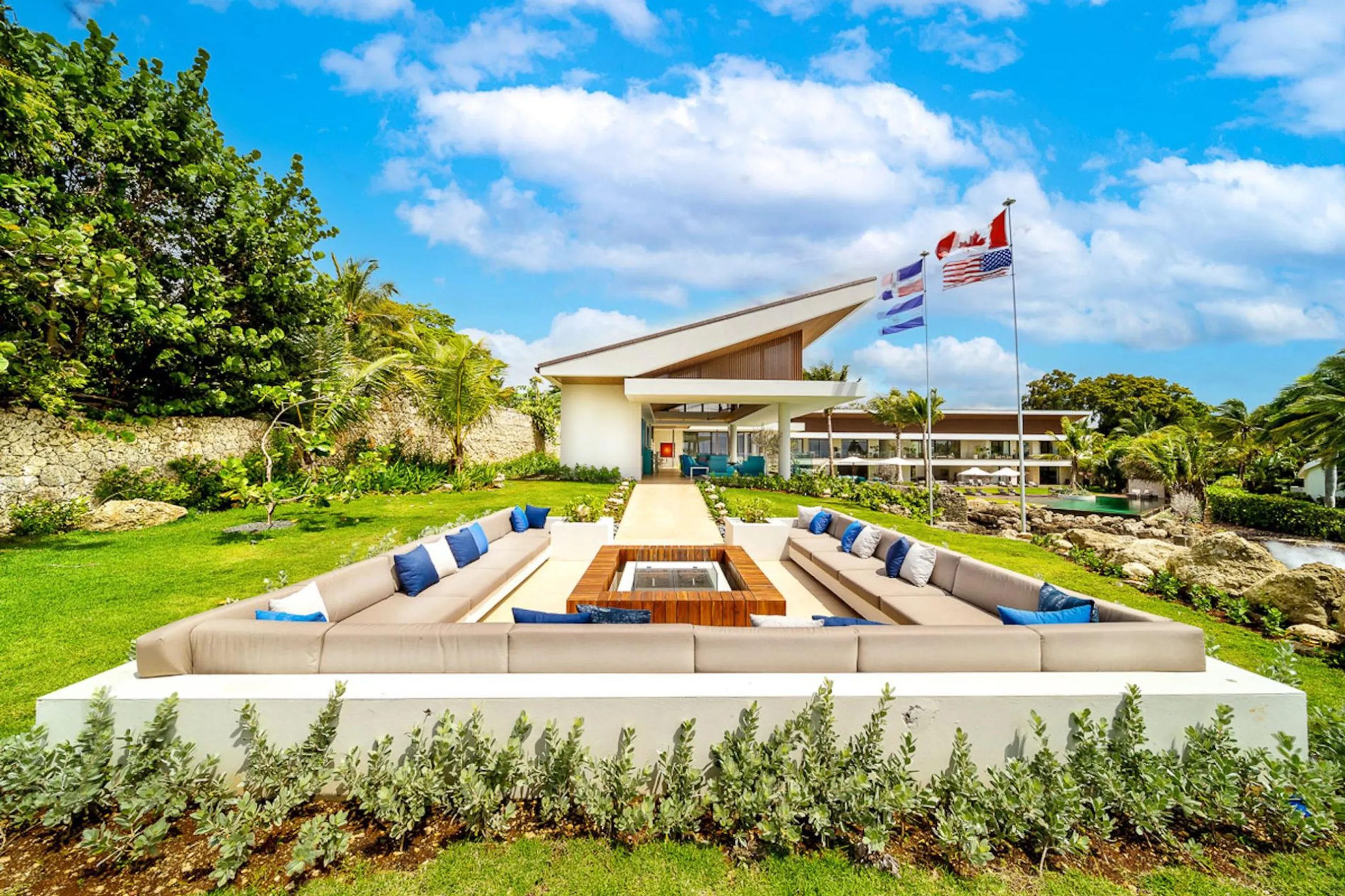 Gleaming Contemporary Villa with Private Pool and Caribbean Sea Views — photograph 5