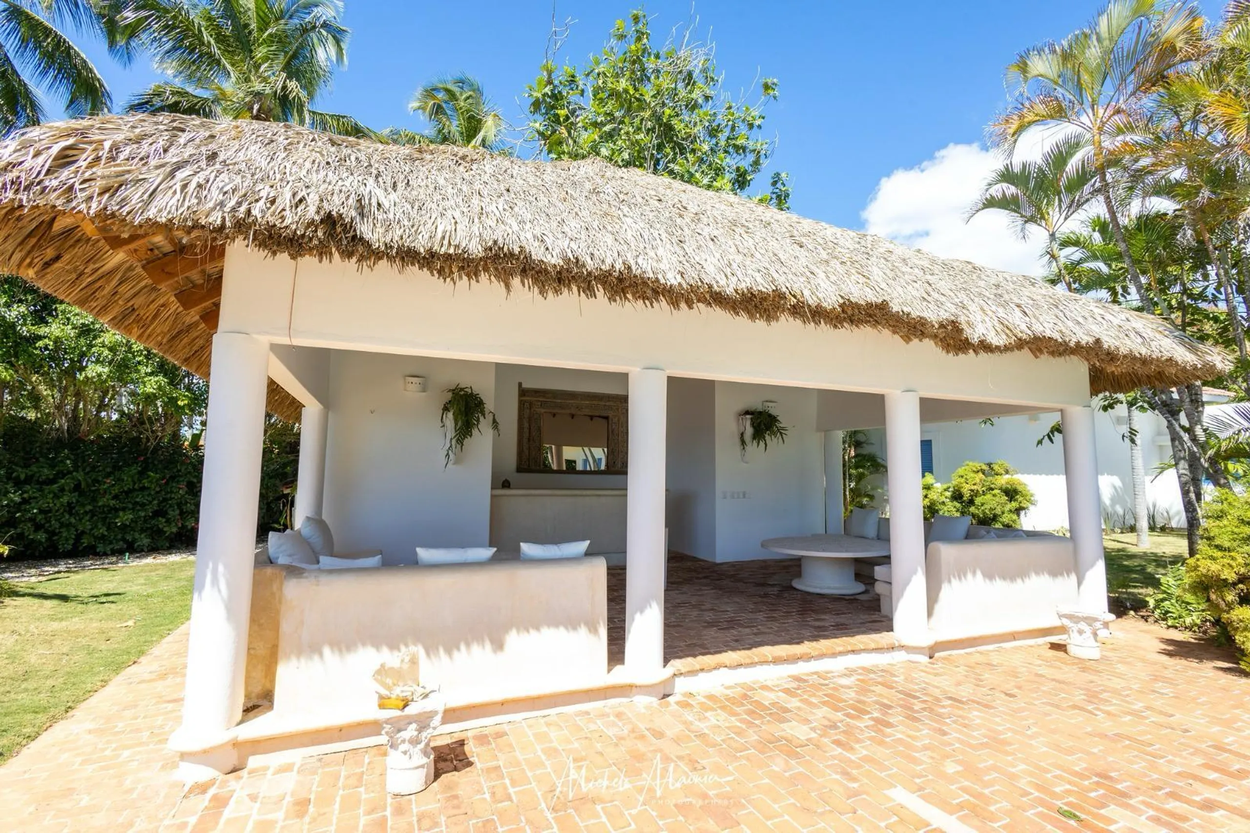 Scenic Seaview Villa with Beach Access — photograph 10