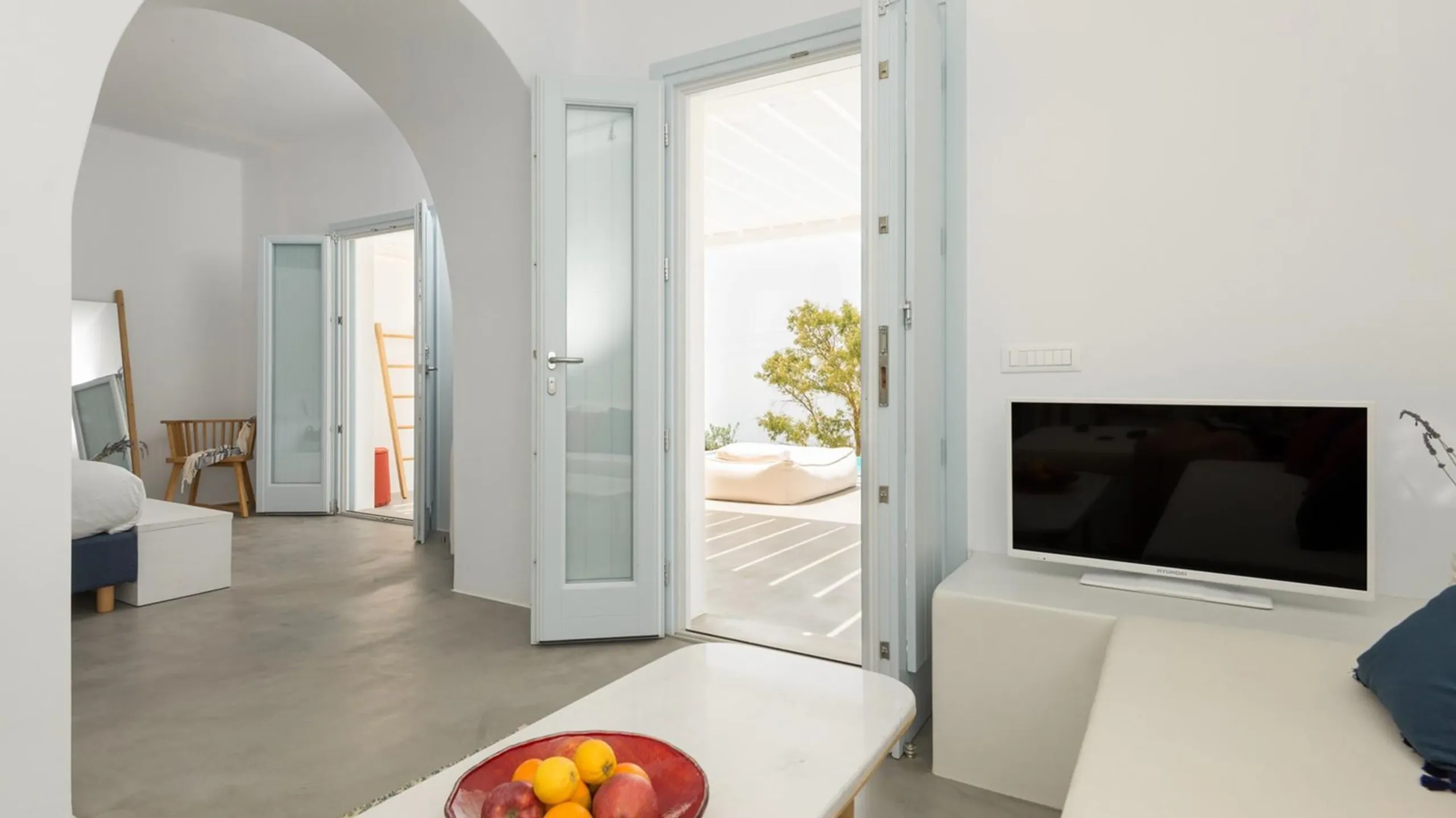Deluxe Villa with Private Heated Infinity Pool and Panoramic Views of The Island — photograph 12