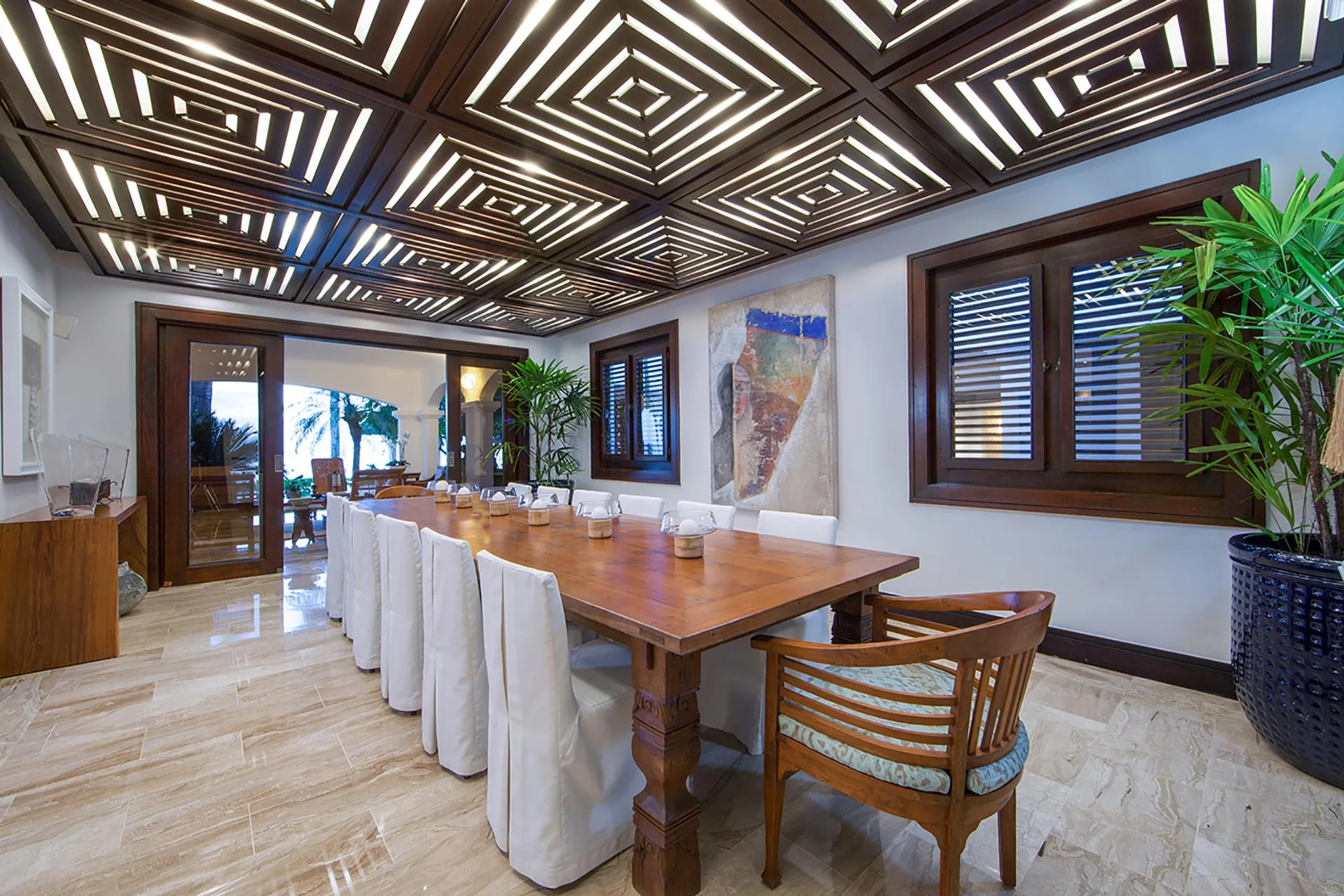 Plush and Inviting 4BR Villa with Private Pool and Ocean Views — photograph 11
