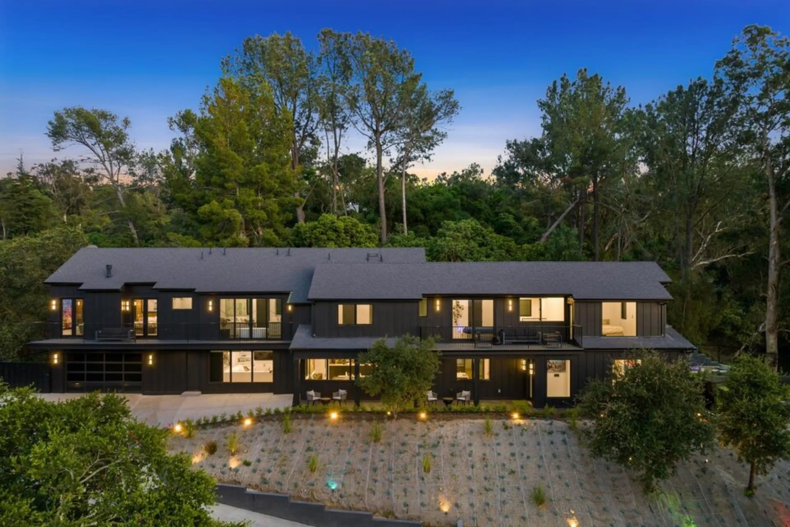 Exquisite Coldwater Canyon Sanctuary with Panoramic City & Mountain Views, Private Trails — photograph 10