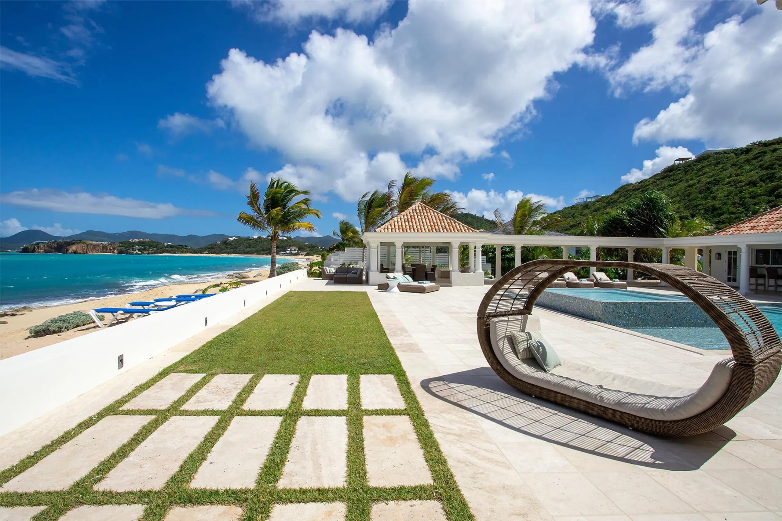 Inspiring Baie Rouge Luxury Villa with Private Pool on a Pristine Beach — photograph 12