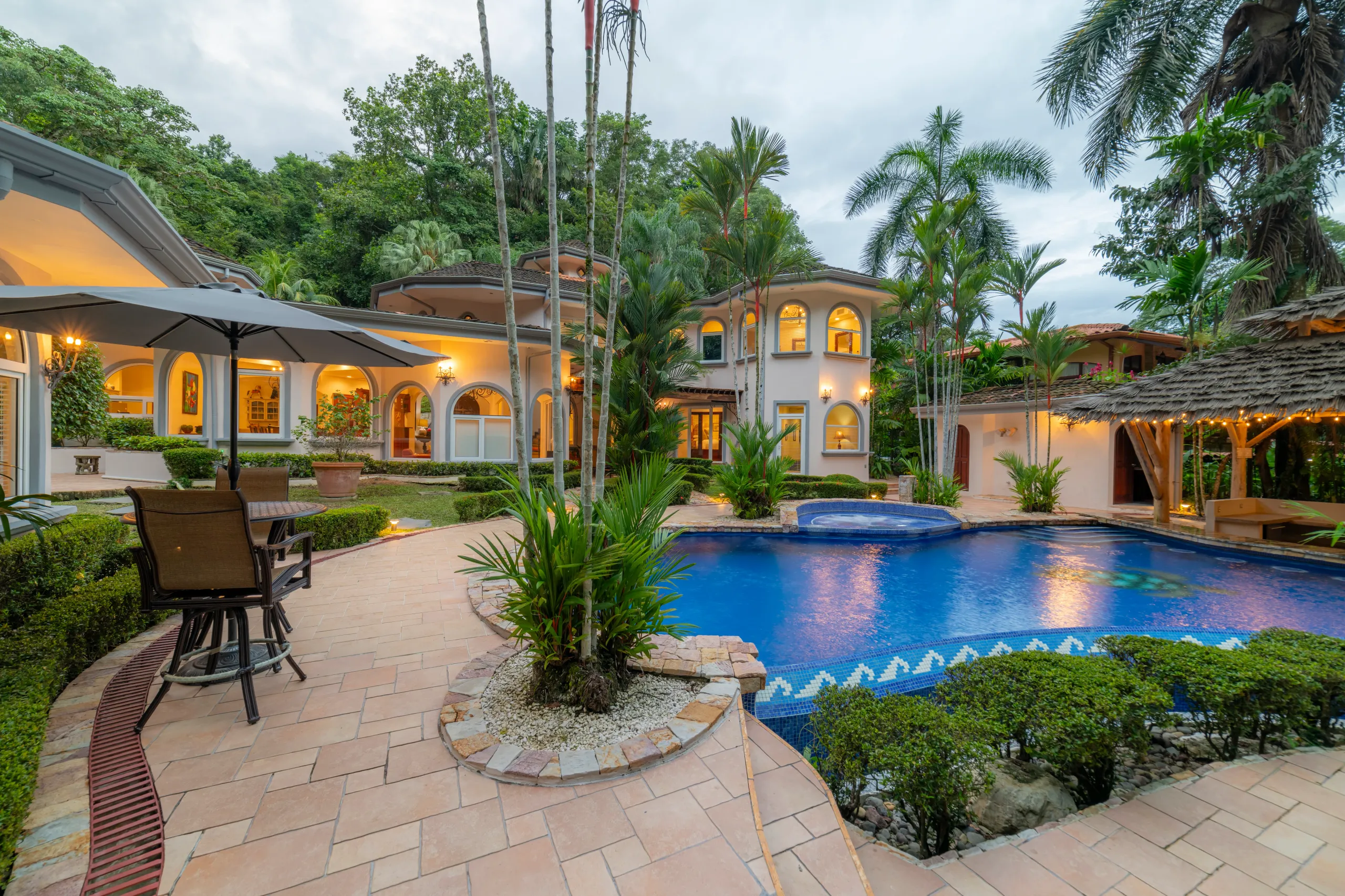Captivating Costa Rica Estate with Invigorating Pool — photograph 5