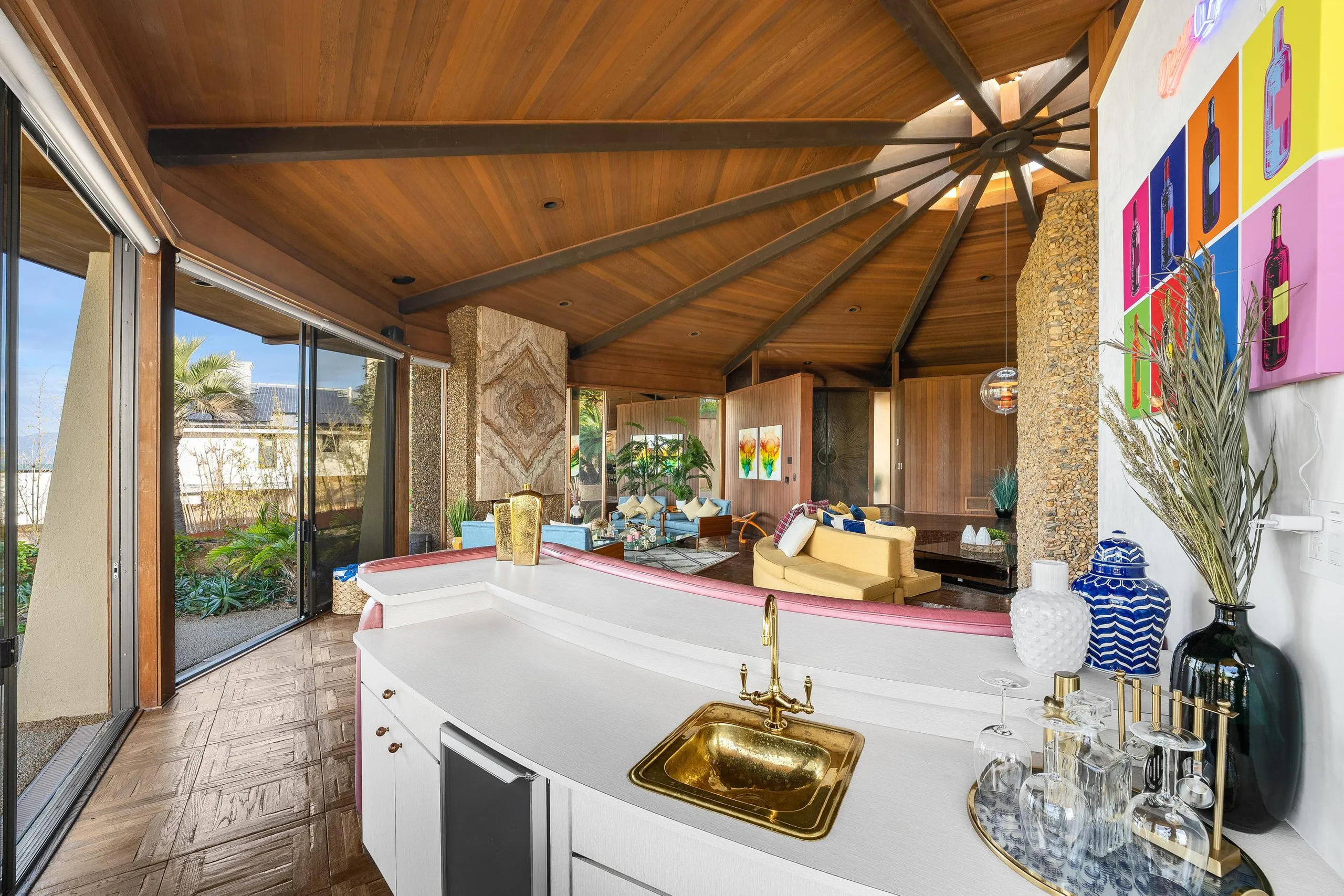 Incredible Mid-Century Architectural Sanctuary with Pool and Amazing Grounds — photograph 10