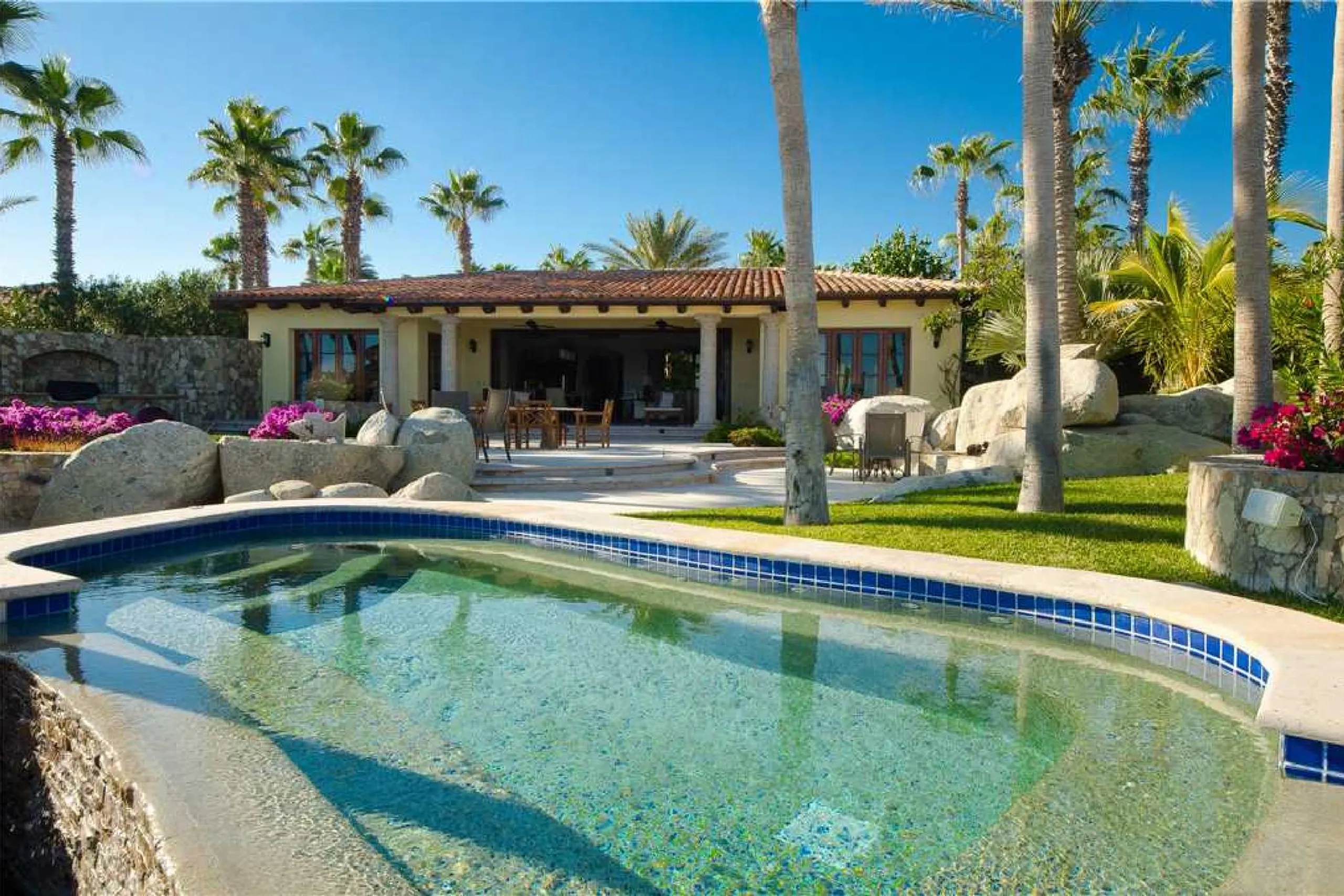 Lavish Waterfront Luxury Retreat in Punta Ballena with Private Pool and Walk to Beach — photograph 4