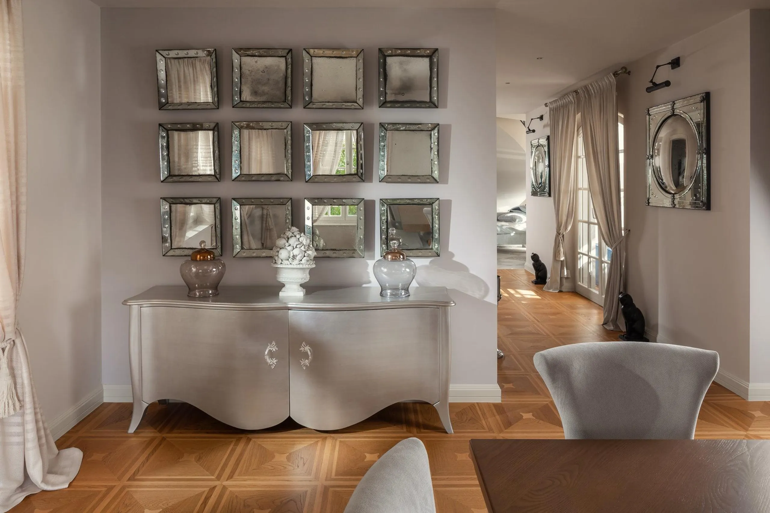 Palatial Gleaming White Villa with Private Pool a Scenic Views — photograph 11