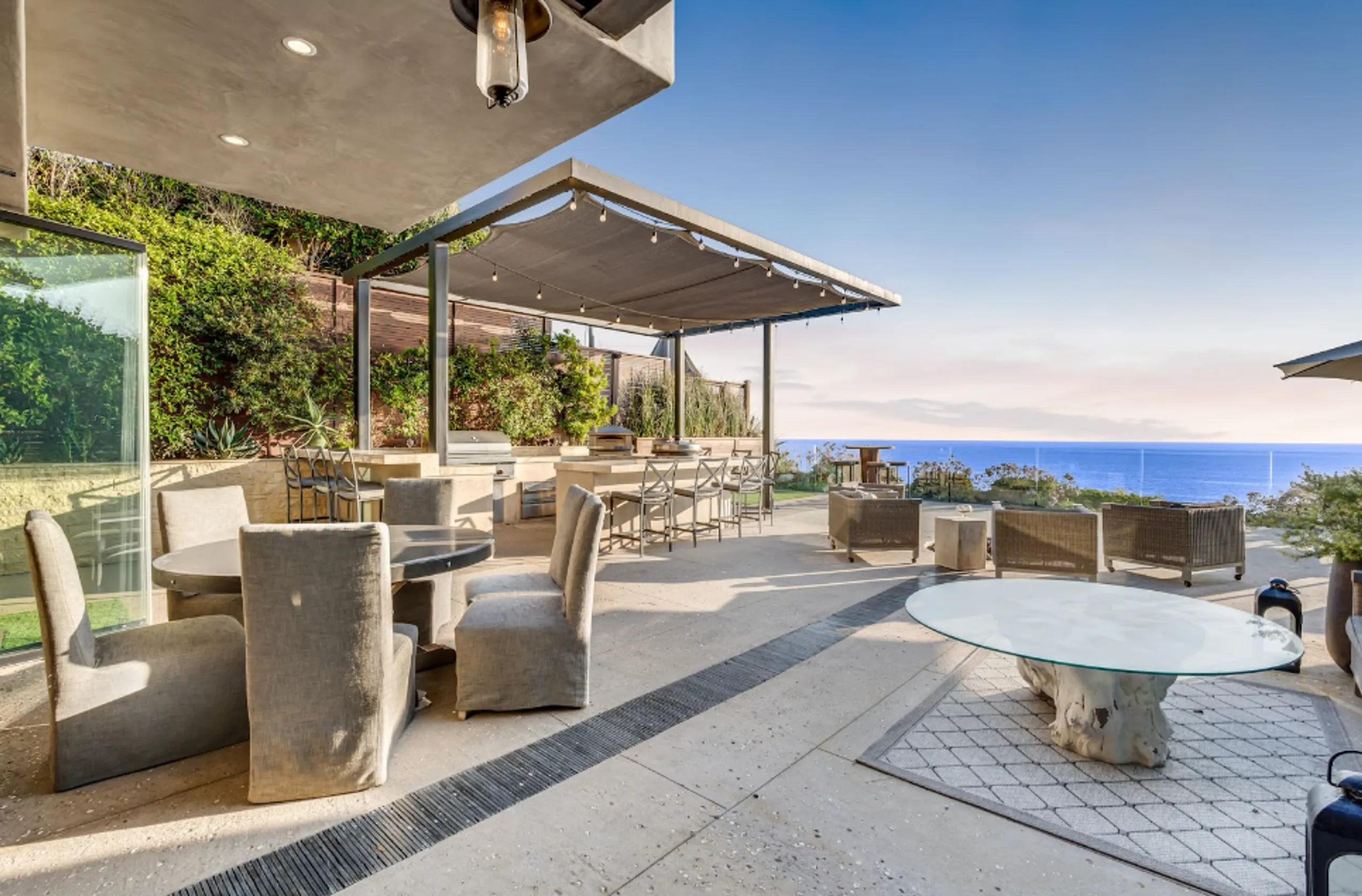 Elegant Three-Story Villa with Overlooking Pacific Ocean Views and North County Beaches Nearby — photograph 5