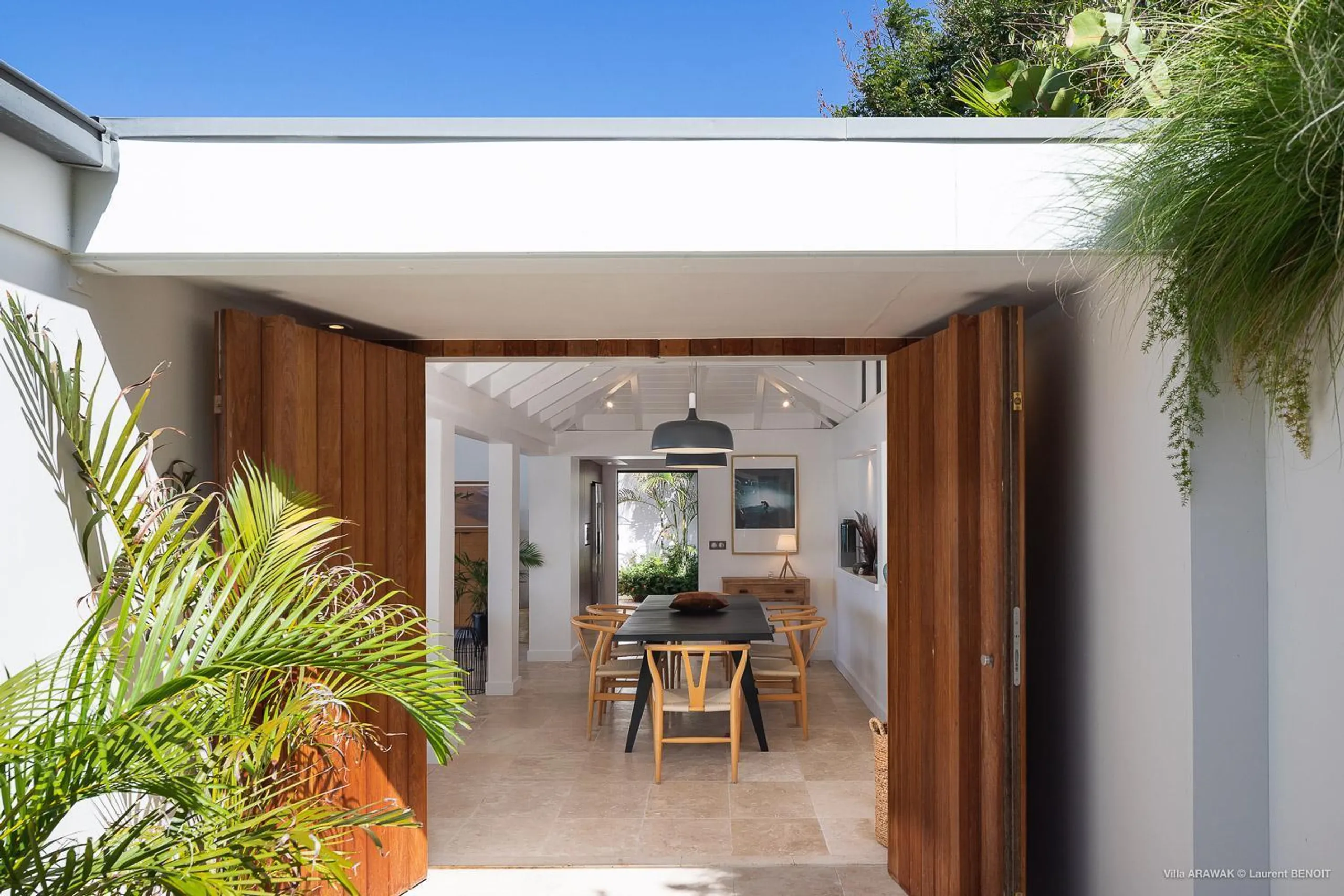 Chic Seaview Villa with Private Pool and Outdoor Grill — photograph 10