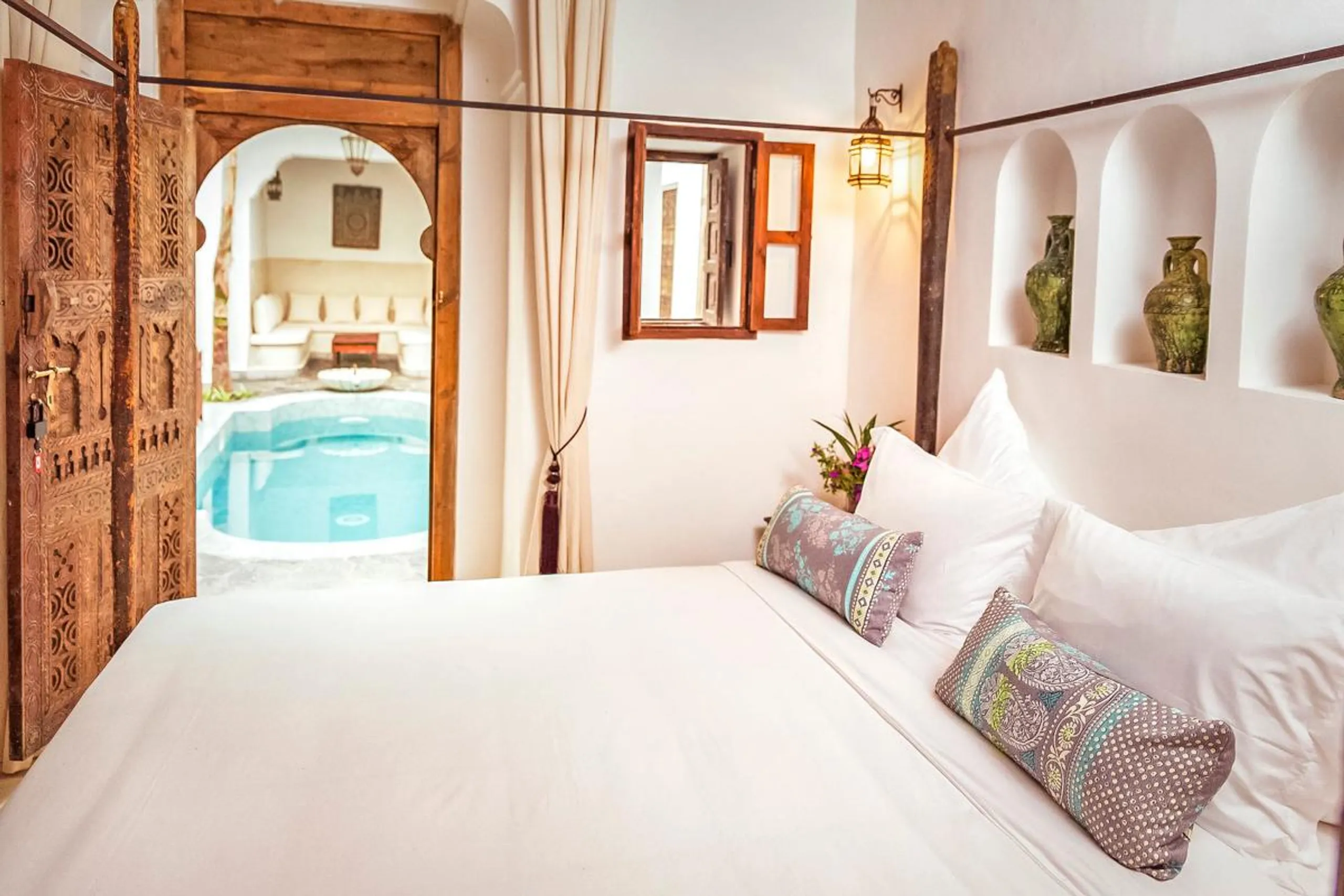 Majestic Traditional Villa in Marrakesh with Pool — photograph 12