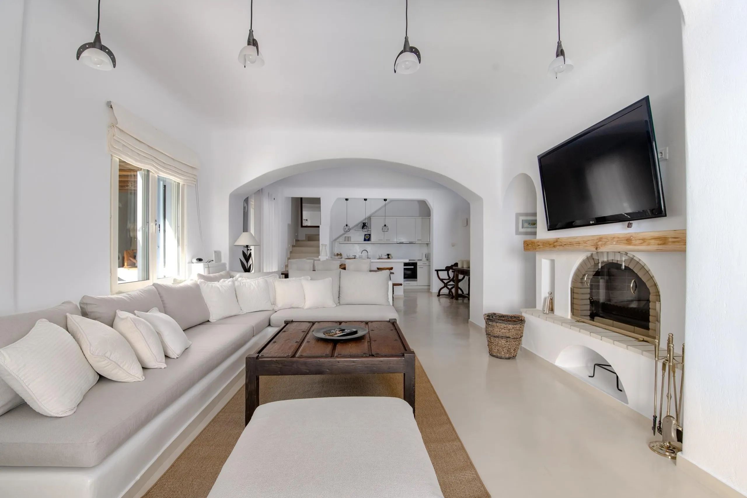 Abundant Mykonos Villa with Private Pool and Amazing Amenities — photograph 6