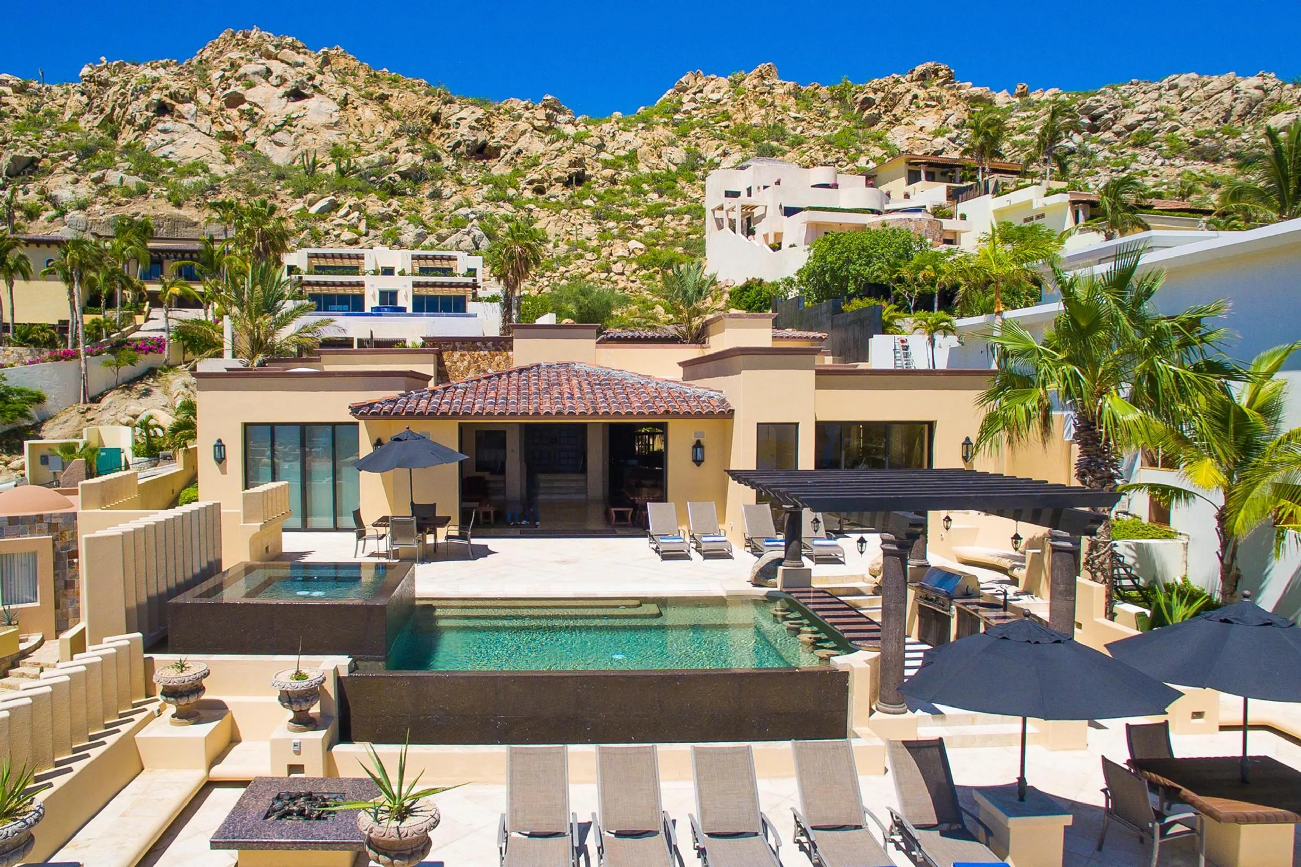 Magnificent Pedregal Estate with Infinity Pool and Ocean Views — photograph 3