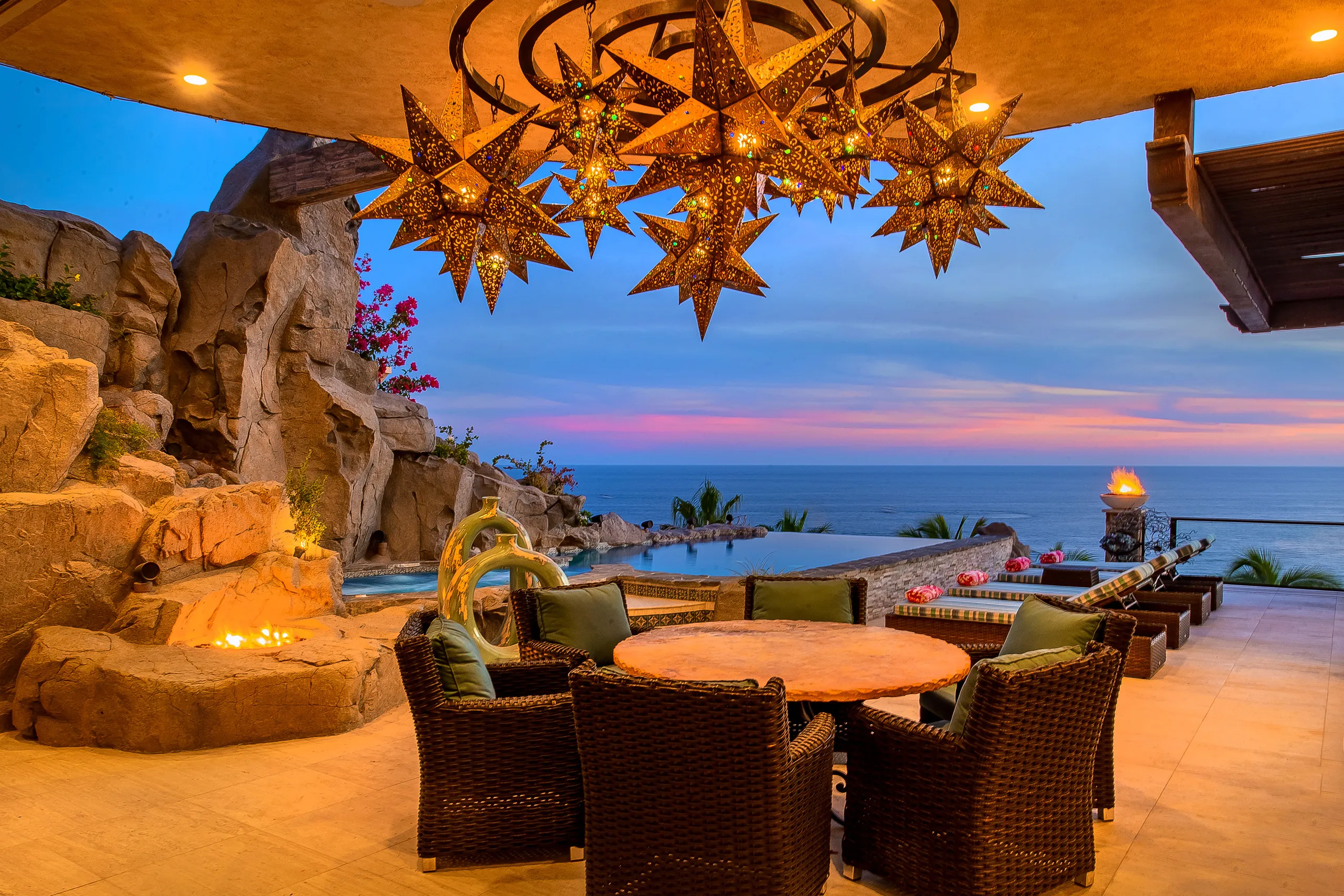 Enchanting Views of the Pacific Ocean from Four Level Luxury Compound with 2 Pools! — photograph 3