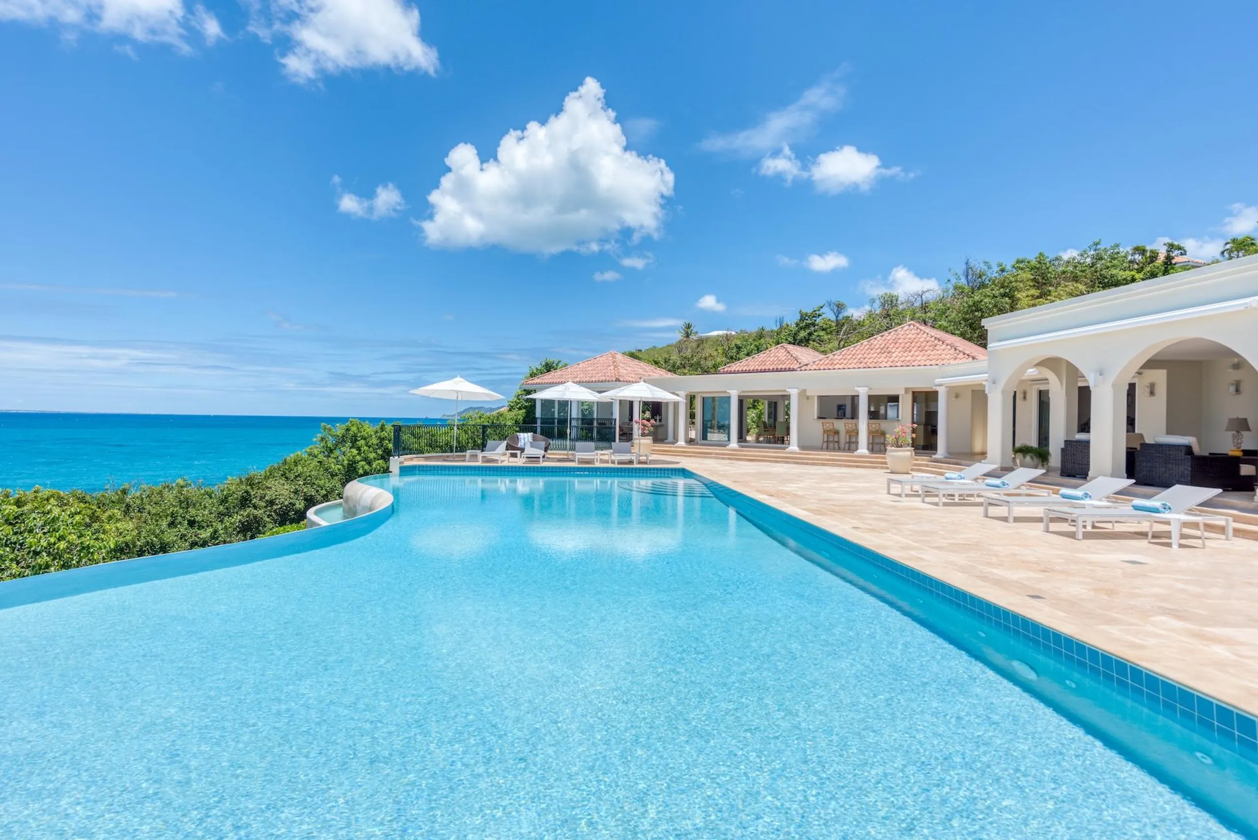 Splendid Moroccan-Inspired 5-Bedroom Villa with Private Pool Overlooking Anguilla — photograph 4