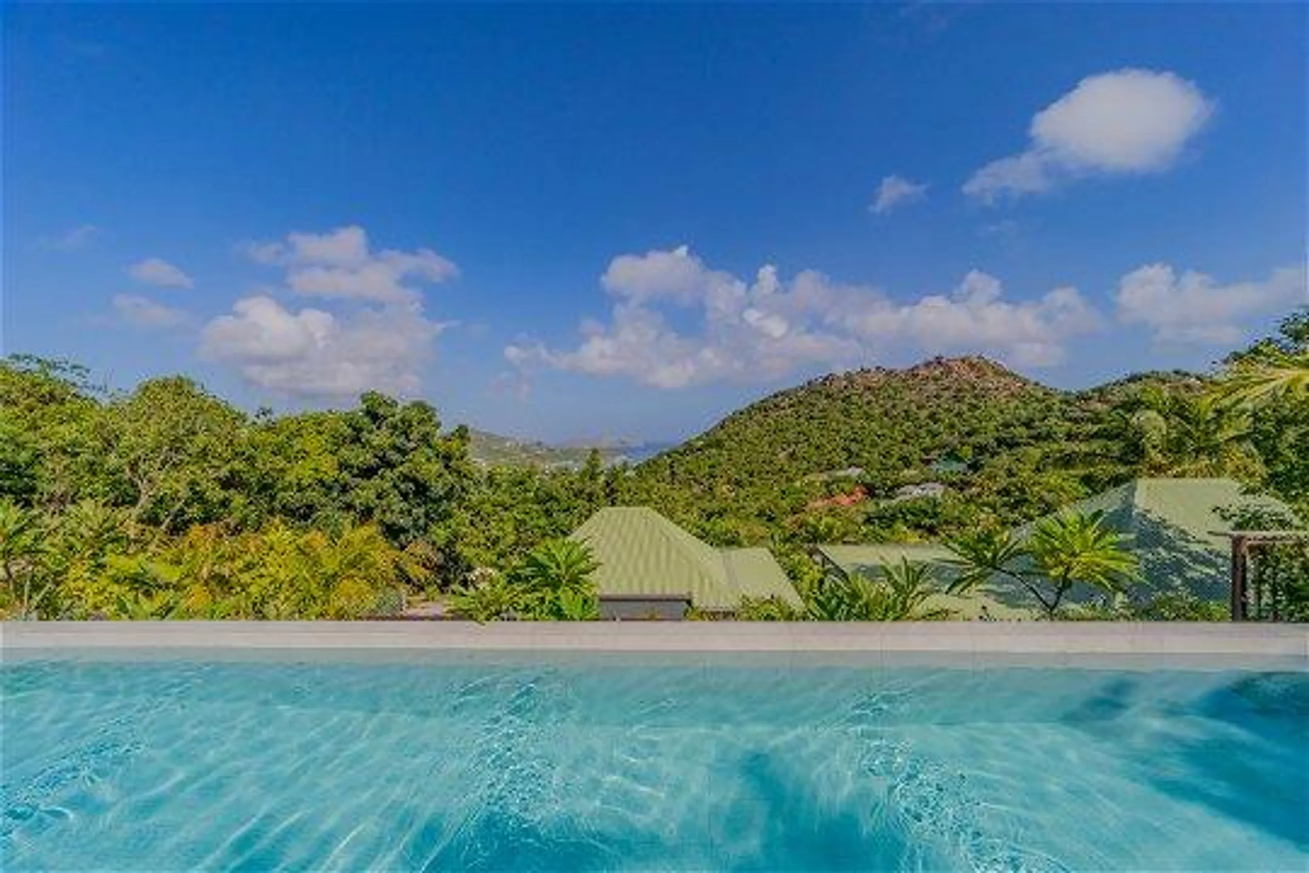 Calming Caribbean Villa with Private Heated Pool and Hill Views — photograph 2