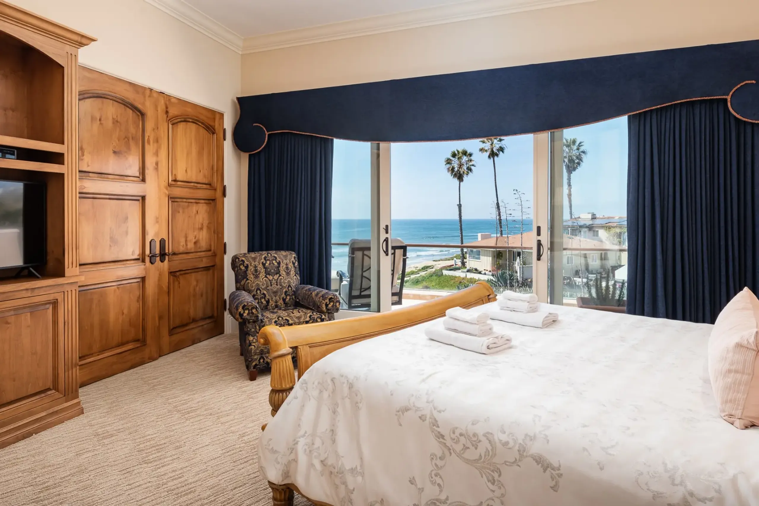 Beachside Tuscan Style Villa with  Ocean Views, Movie Theater, and Spacious Living — photograph 7