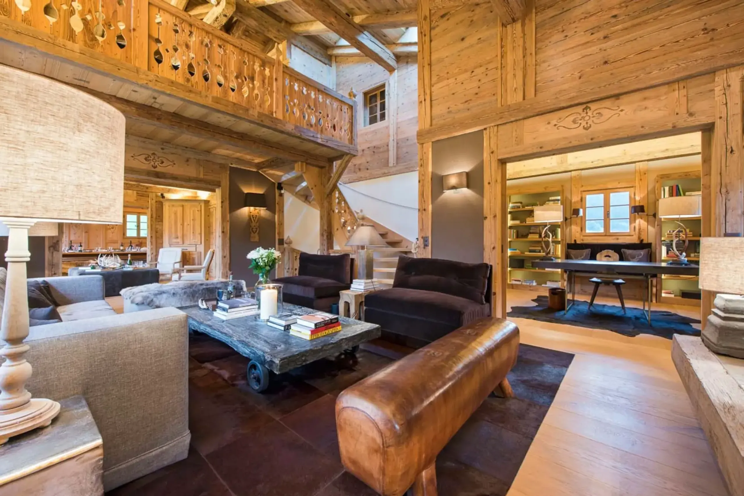 Traditional Swiss Chalet with Spa — photograph 9