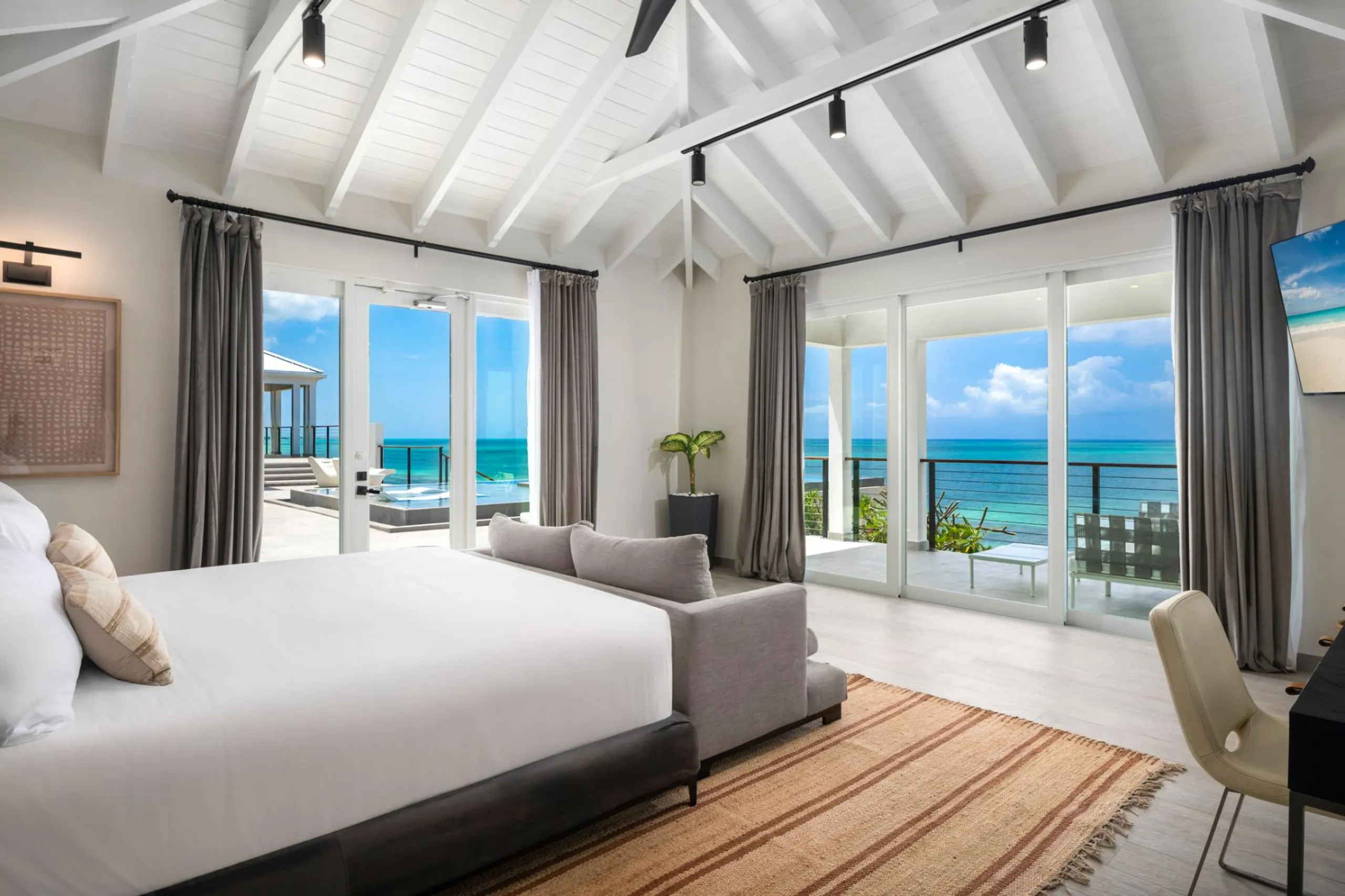 Oceanfront 5BR Estate with Private Pool & Private Ocean Access — photograph 9