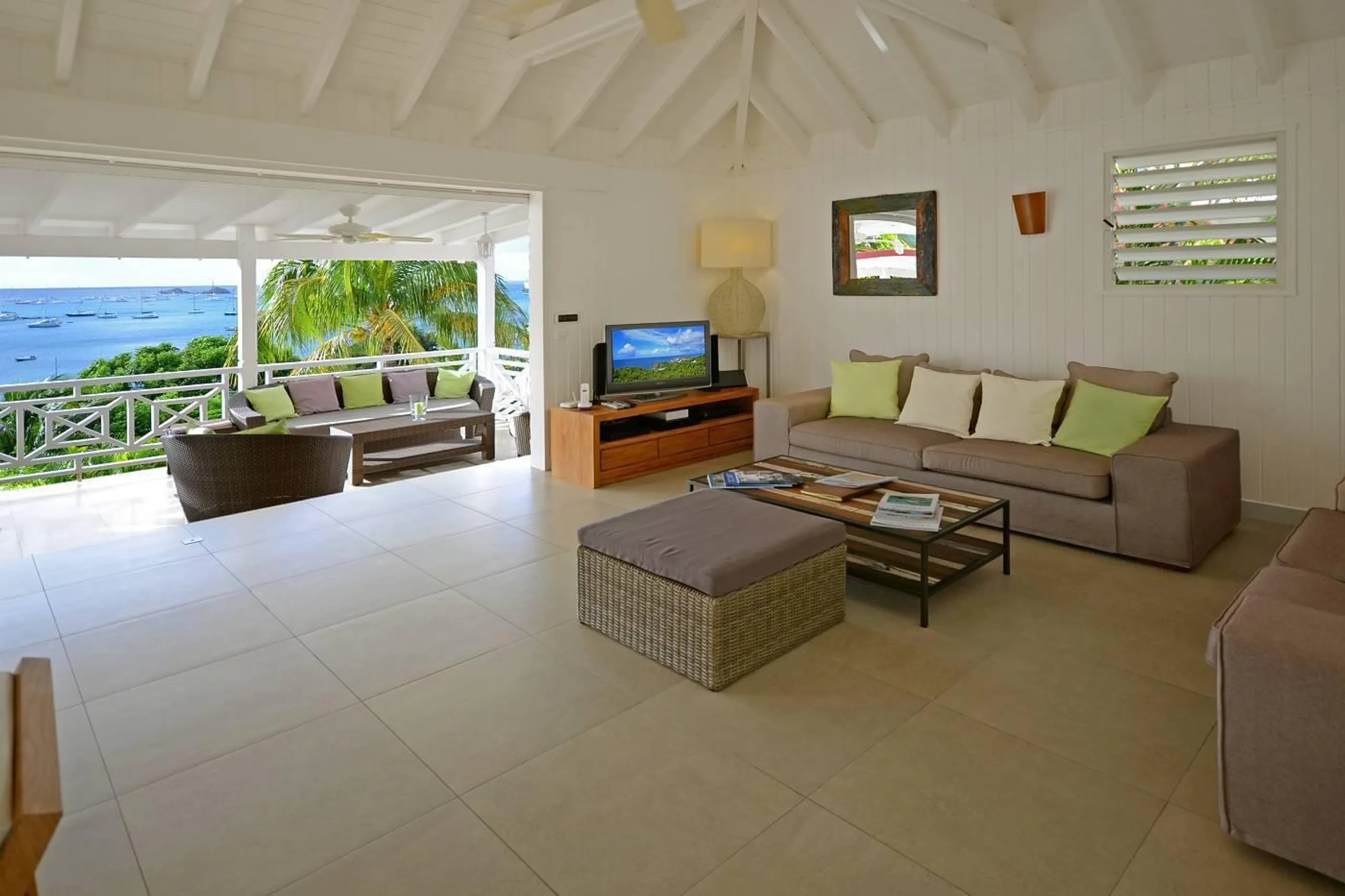 Tranquil Hillside Villa with Pool, Garden and Overlooking Corossol Bay Views — photograph 10