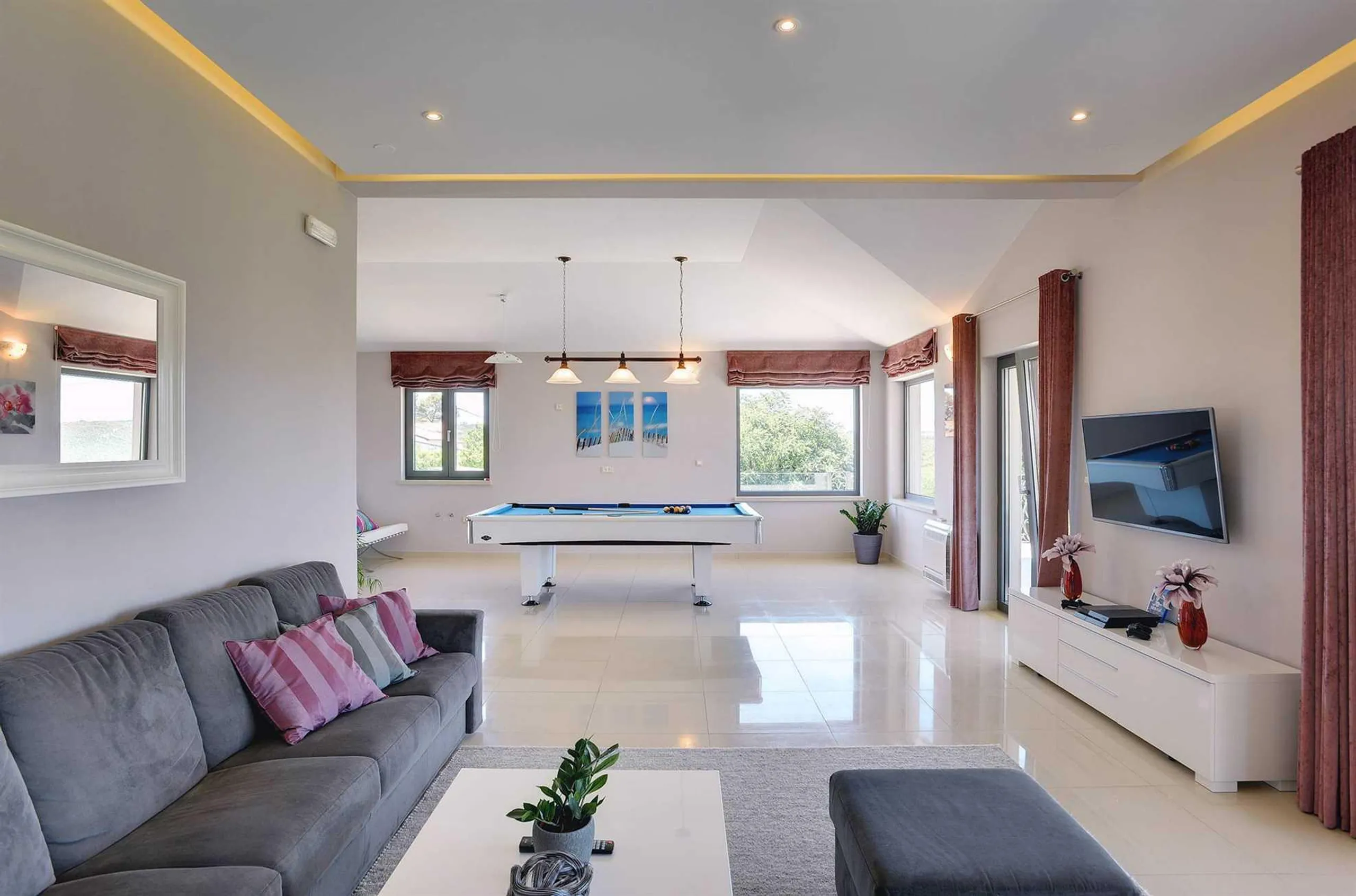 Gleaming 7Bedroom Villa with Private Pool, Sea and Island Views — photograph 12