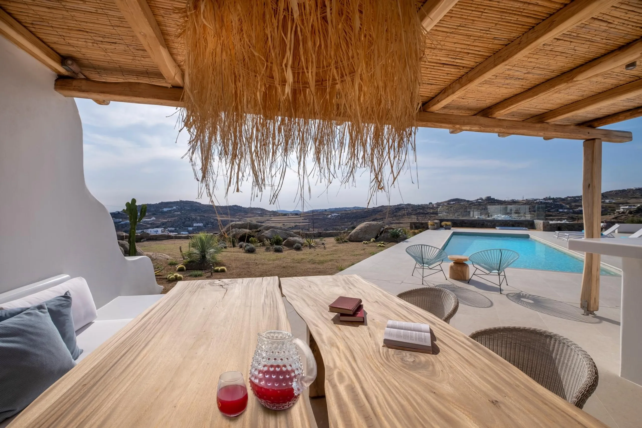 Superb  Mykonos Villa with Private Pool and Jacuzzi — photograph 10