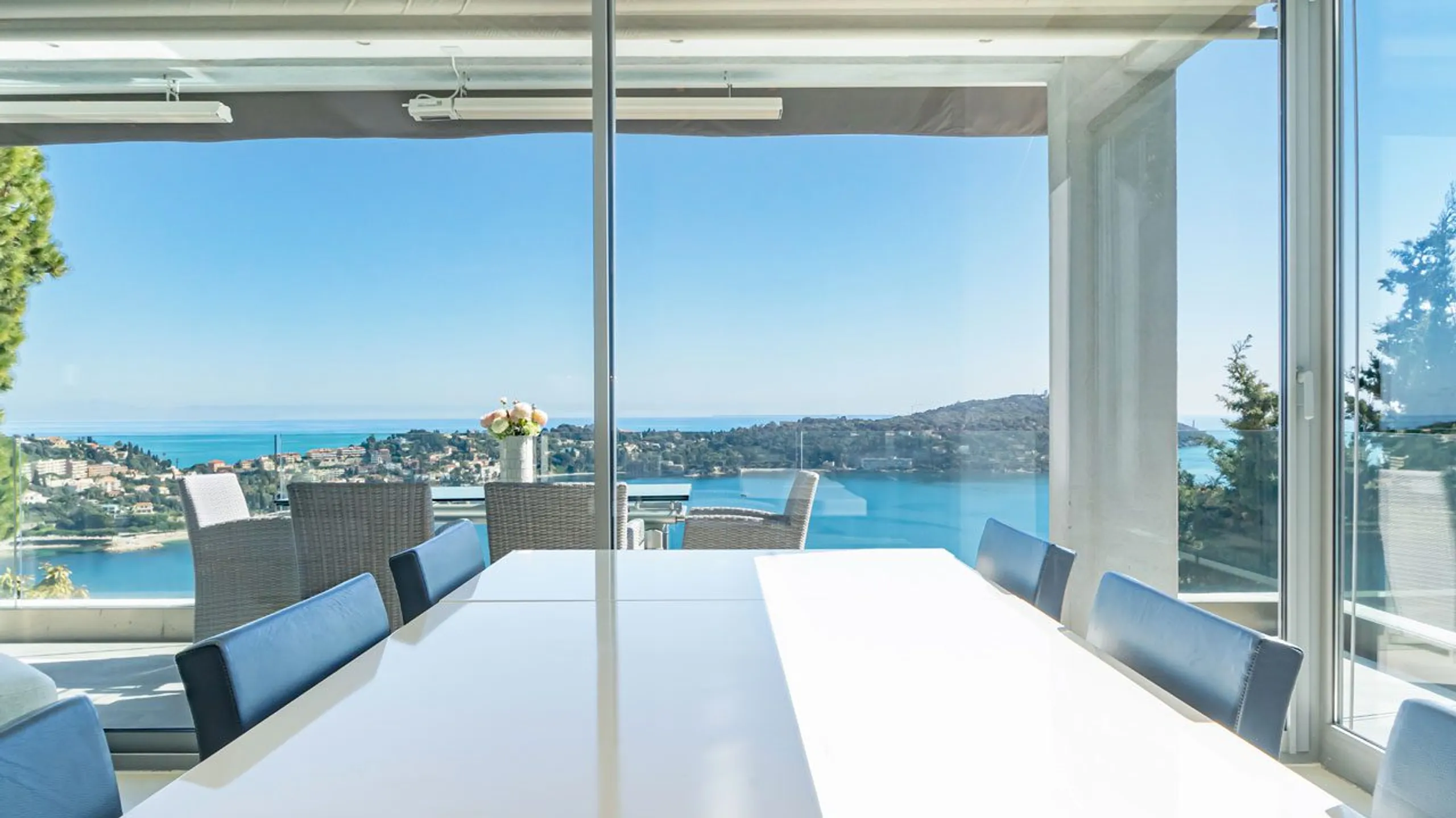 Splendid 4BR Villa with Private Pool and Uninterrupted Côte d’Azur Views — photograph 7